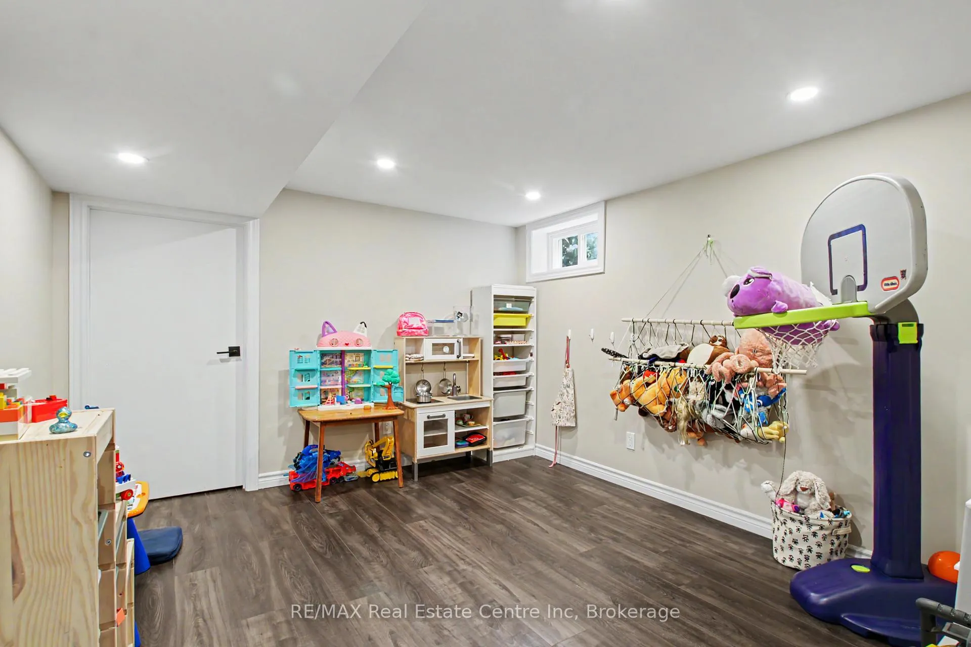 Photo 17 of 23 Glenburnie Drive, Guelph, Grange Road — HOMEH