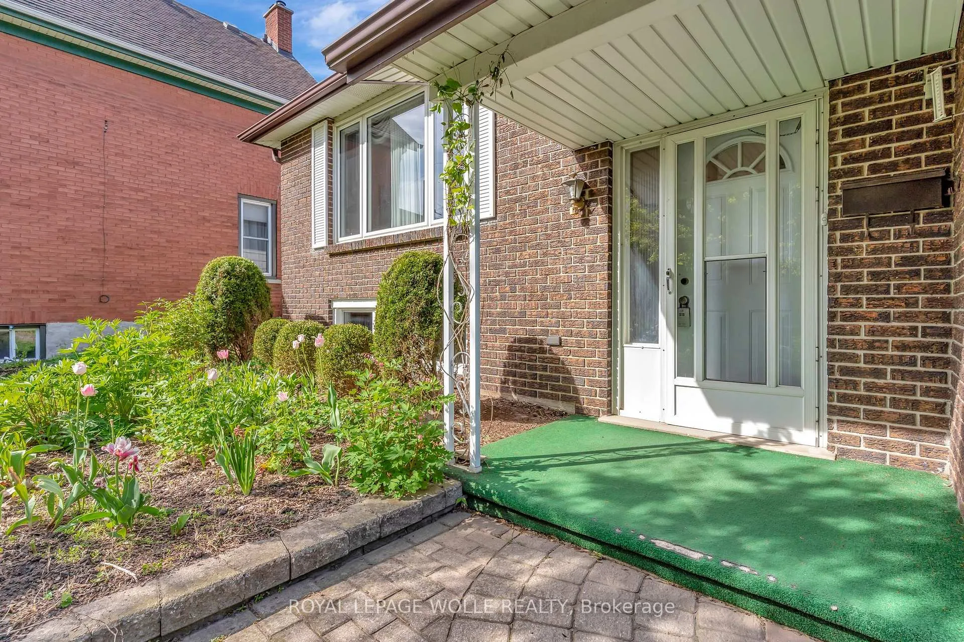 Photo 4 of 73 Brunswick Avenue, Kitchener — HOMEH