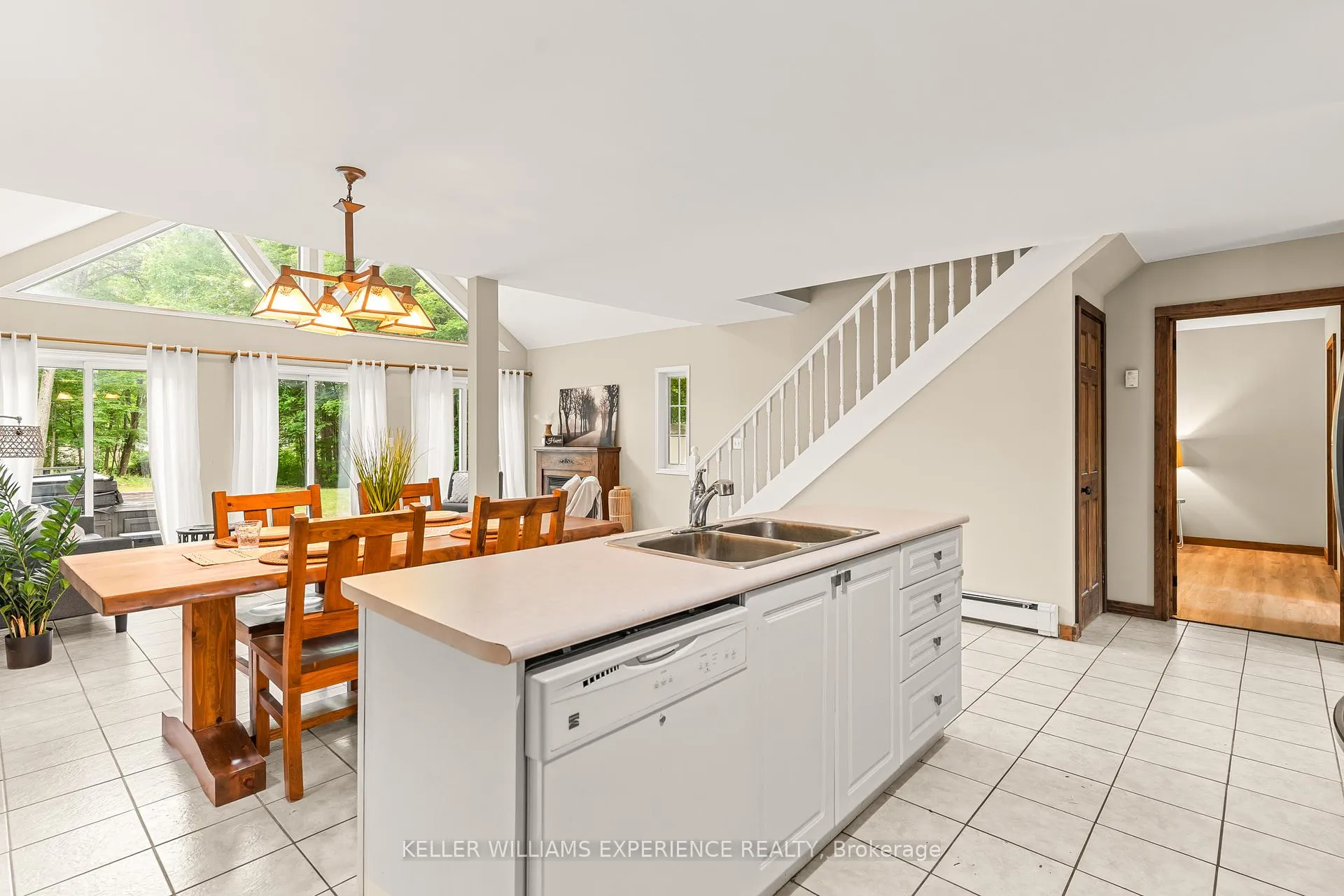 Photo 13 of 7516 Island Crescent W, Ramara, Rural Ramara — HOMEH