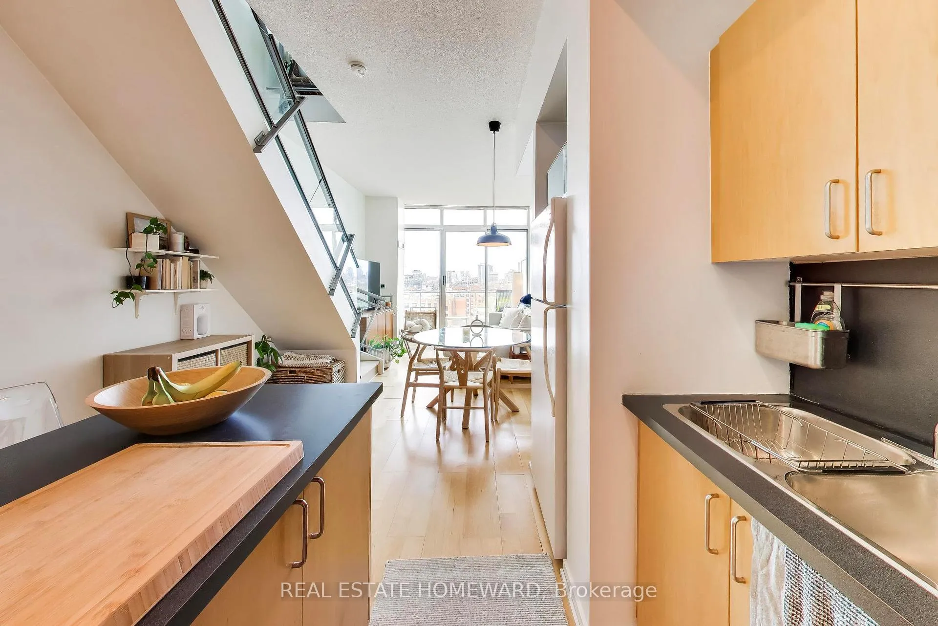 Front of Unit 1115, 388 Richmond Street W