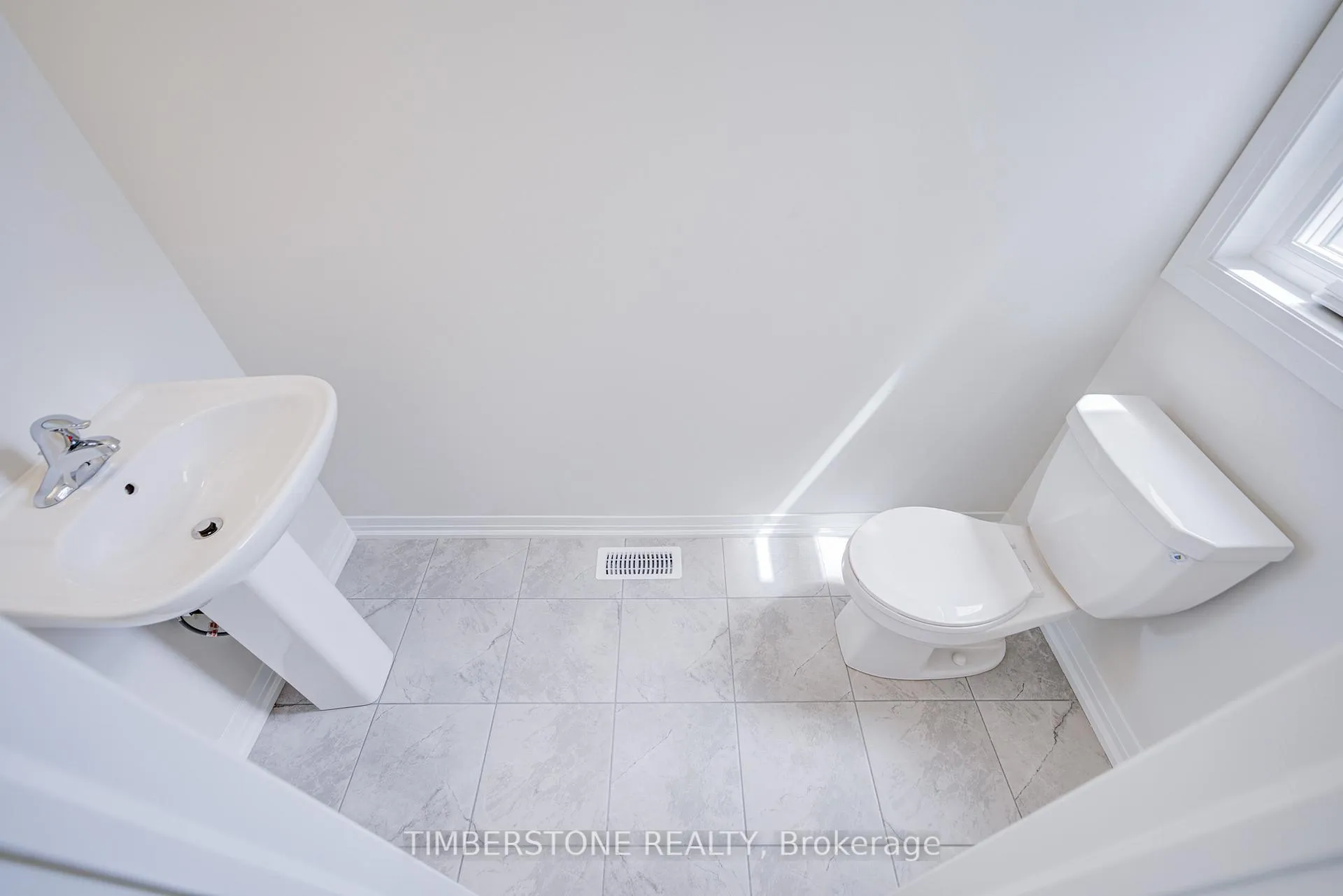 Photo 4 of 41 Aveena Road, Brampton, Bram East — HOMEH