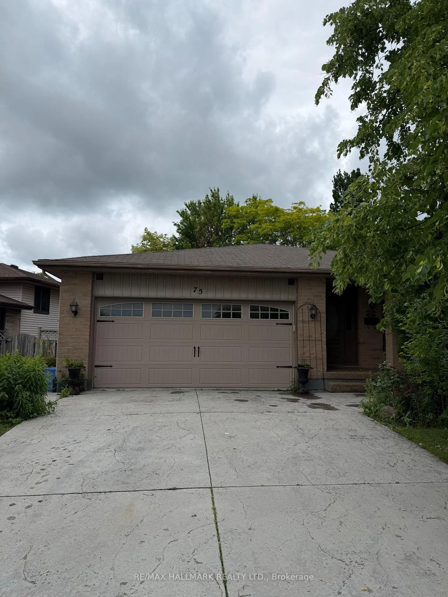 Photo 1 of 75 Golfview Crescent, London, South Q — HOMEH
