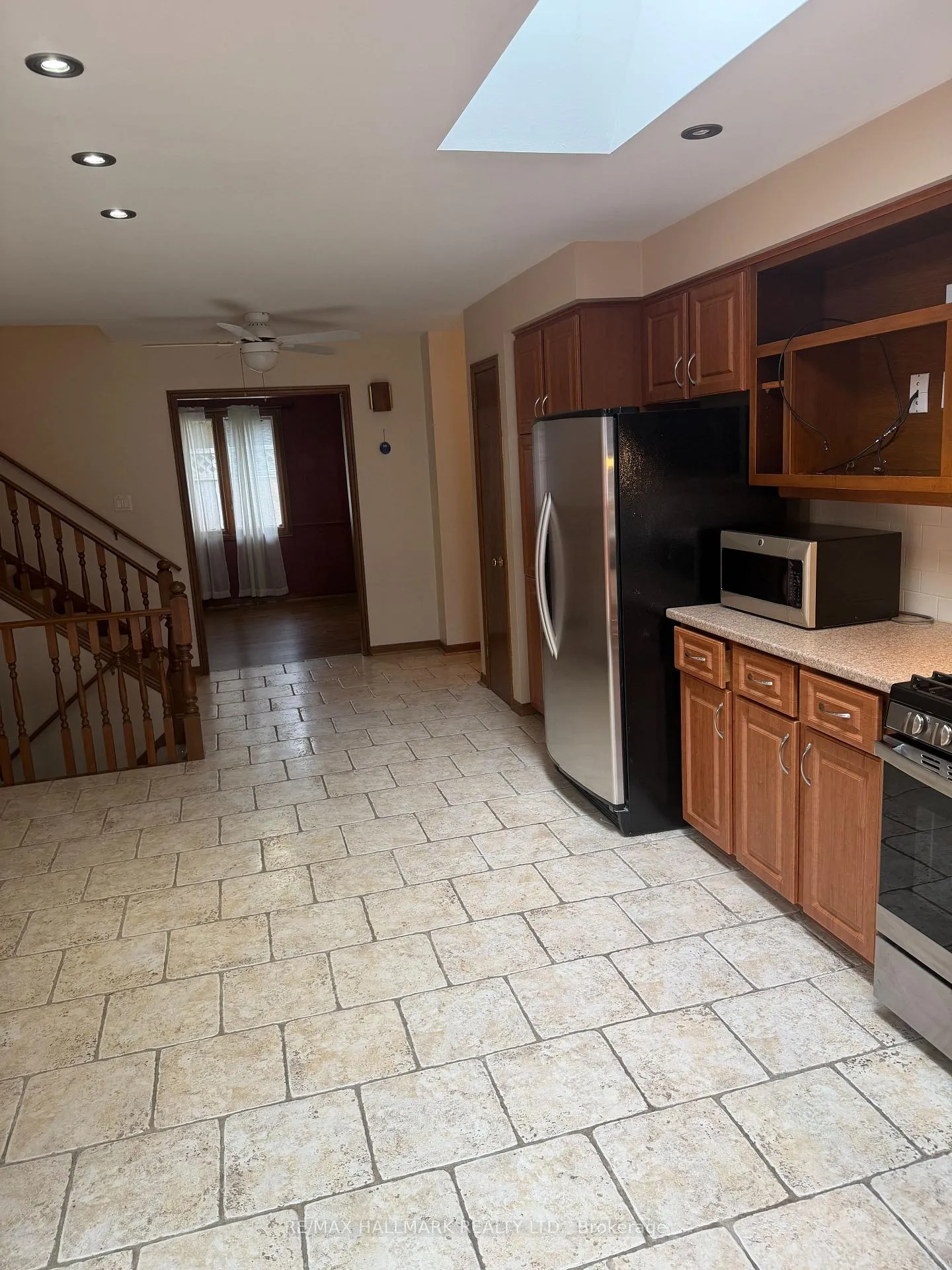 Photo 8 of 75 Golfview Crescent, London, South Q — HOMEH