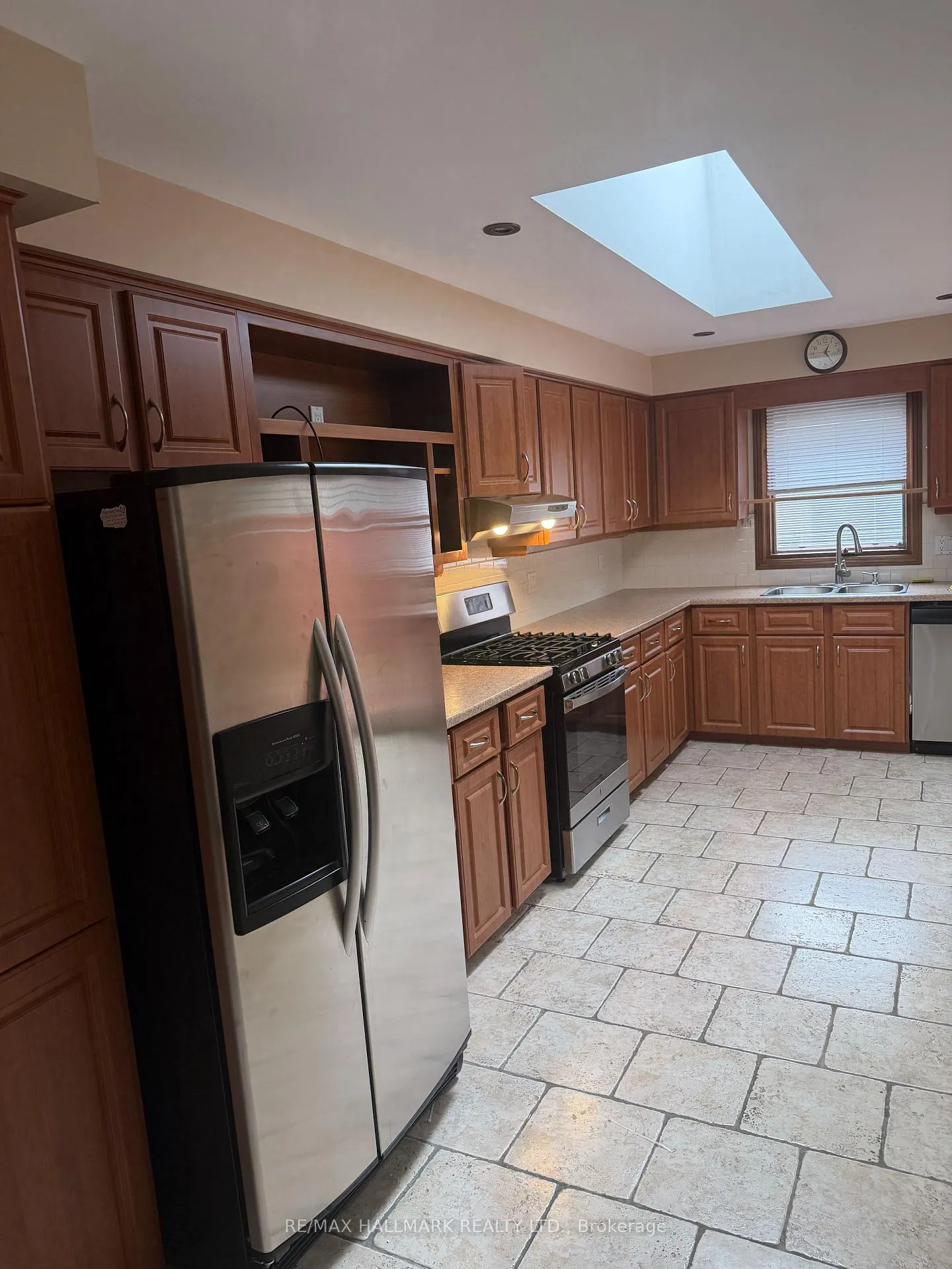 Photo 9 of 75 Golfview Crescent, London, South Q — HOMEH