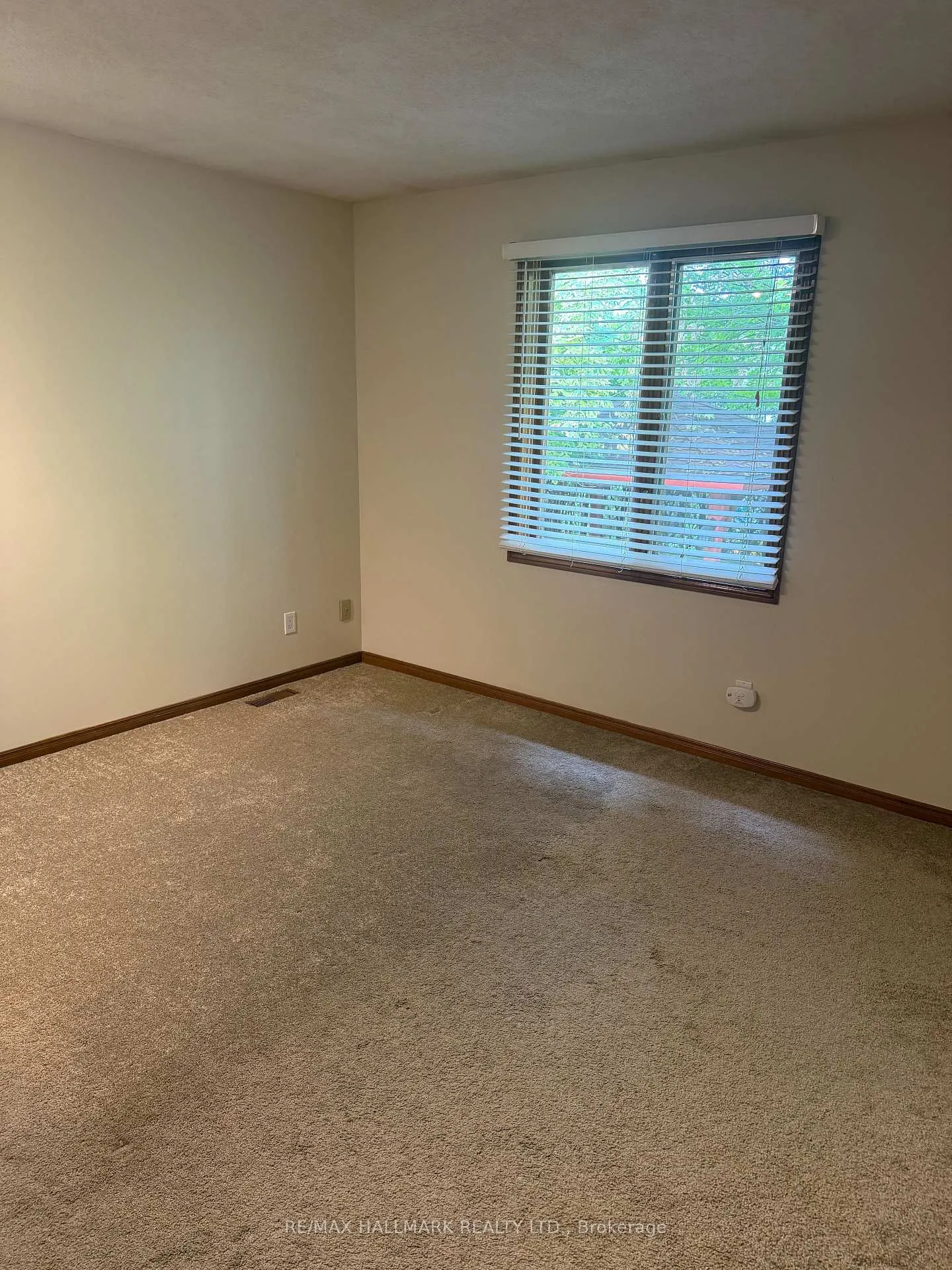 Photo 11 of 75 Golfview Crescent, London, South Q — HOMEH