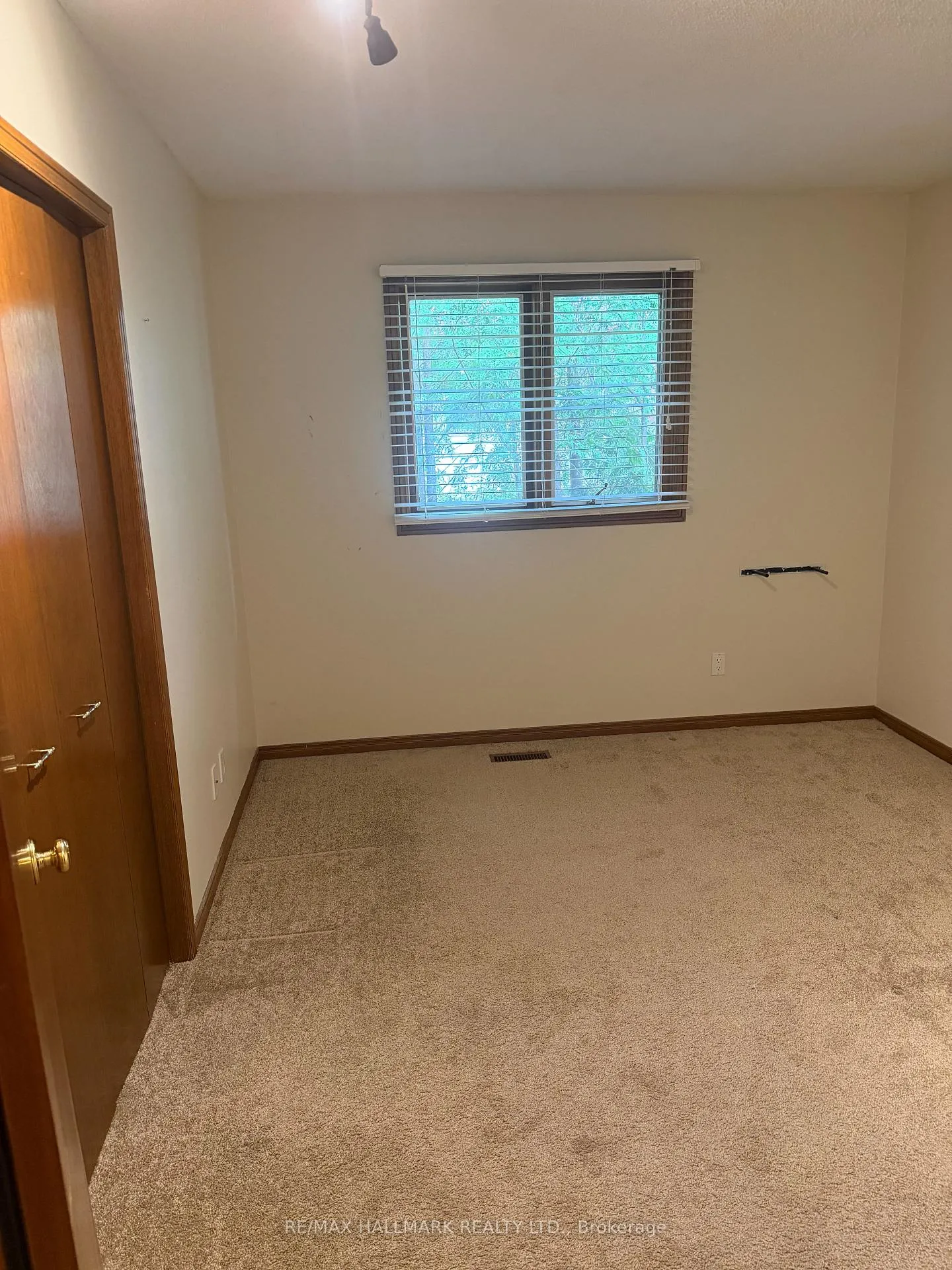 Photo 13 of 75 Golfview Crescent, London, South Q — HOMEH