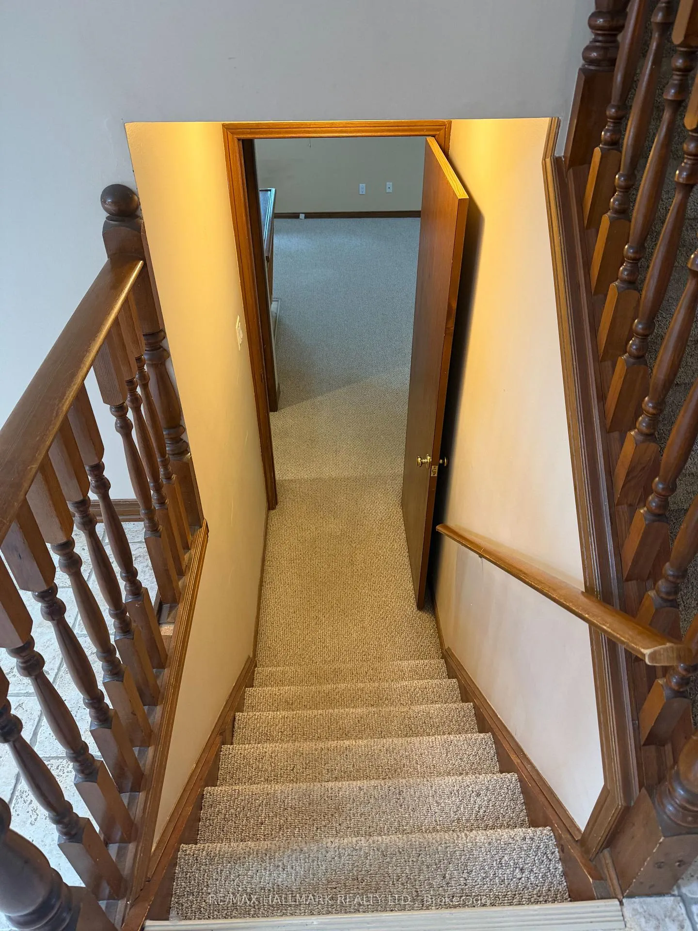 Photo 14 of 75 Golfview Crescent, London, South Q — HOMEH