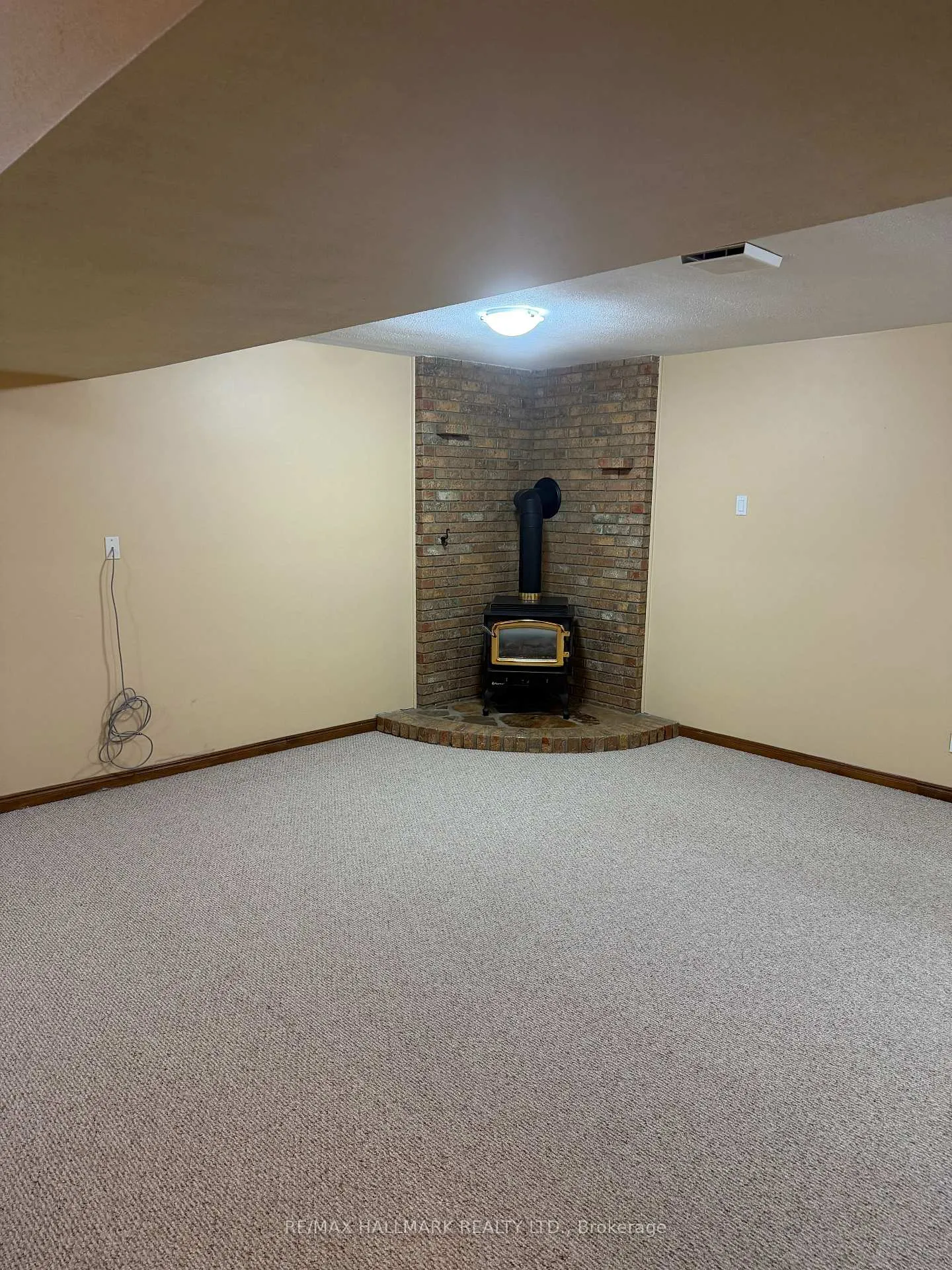 Photo 15 of 75 Golfview Crescent, London, South Q — HOMEH