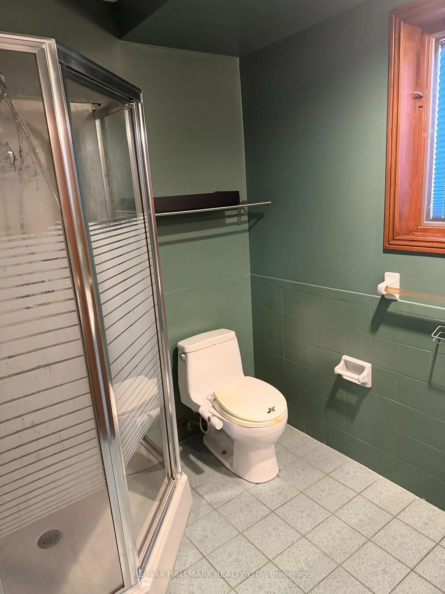 Photo 17 of 75 Golfview Crescent, London, South Q — HOMEH