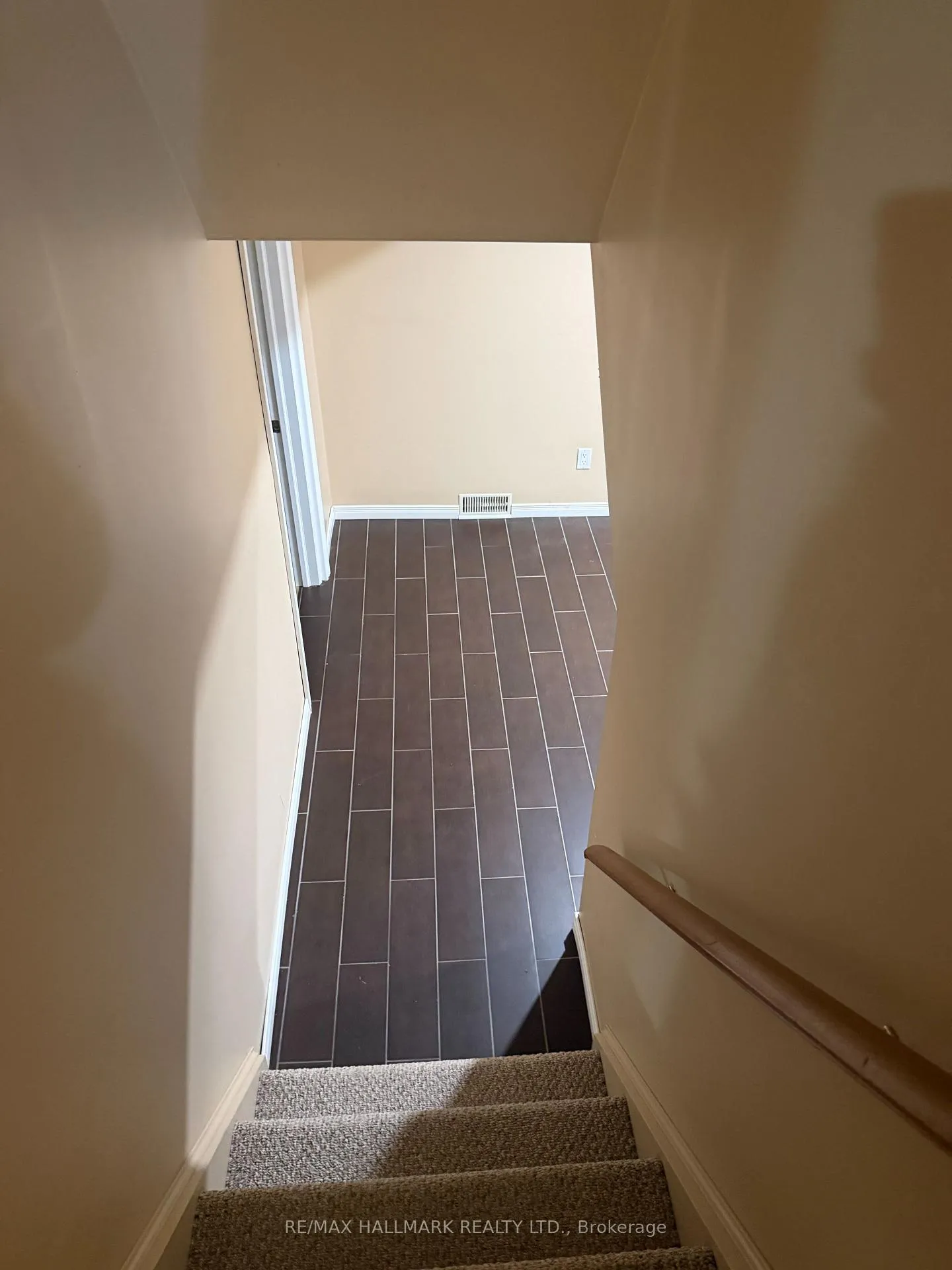Photo 19 of 75 Golfview Crescent, London, South Q — HOMEH