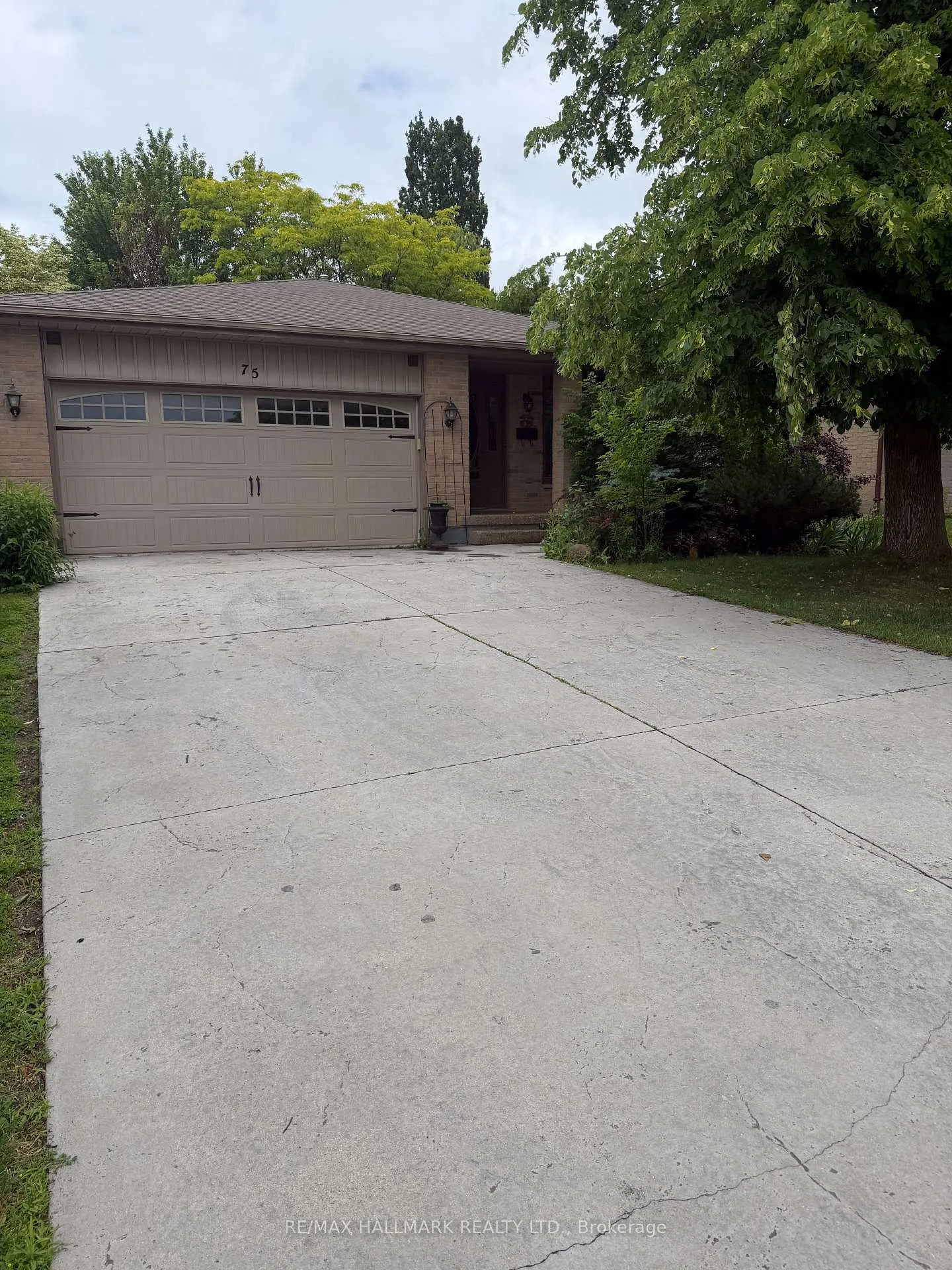 Photo 36 of 75 Golfview Crescent, London, South Q — HOMEH