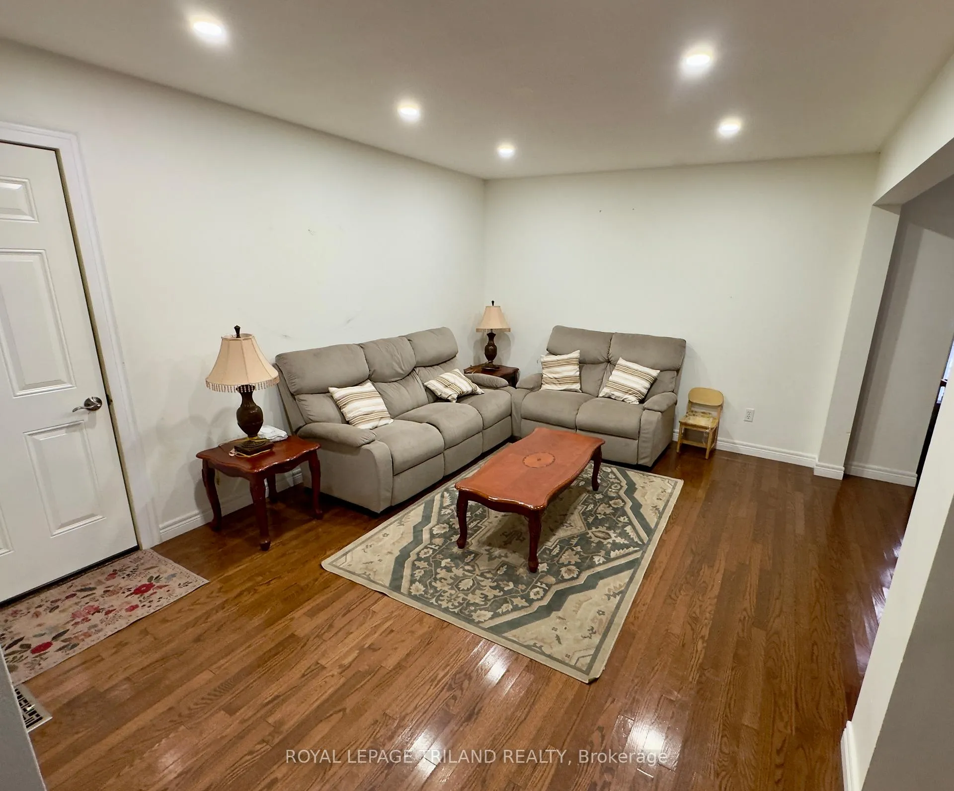 Photo 4 of 82 Meadowridge Road, London, North M — HOMEH