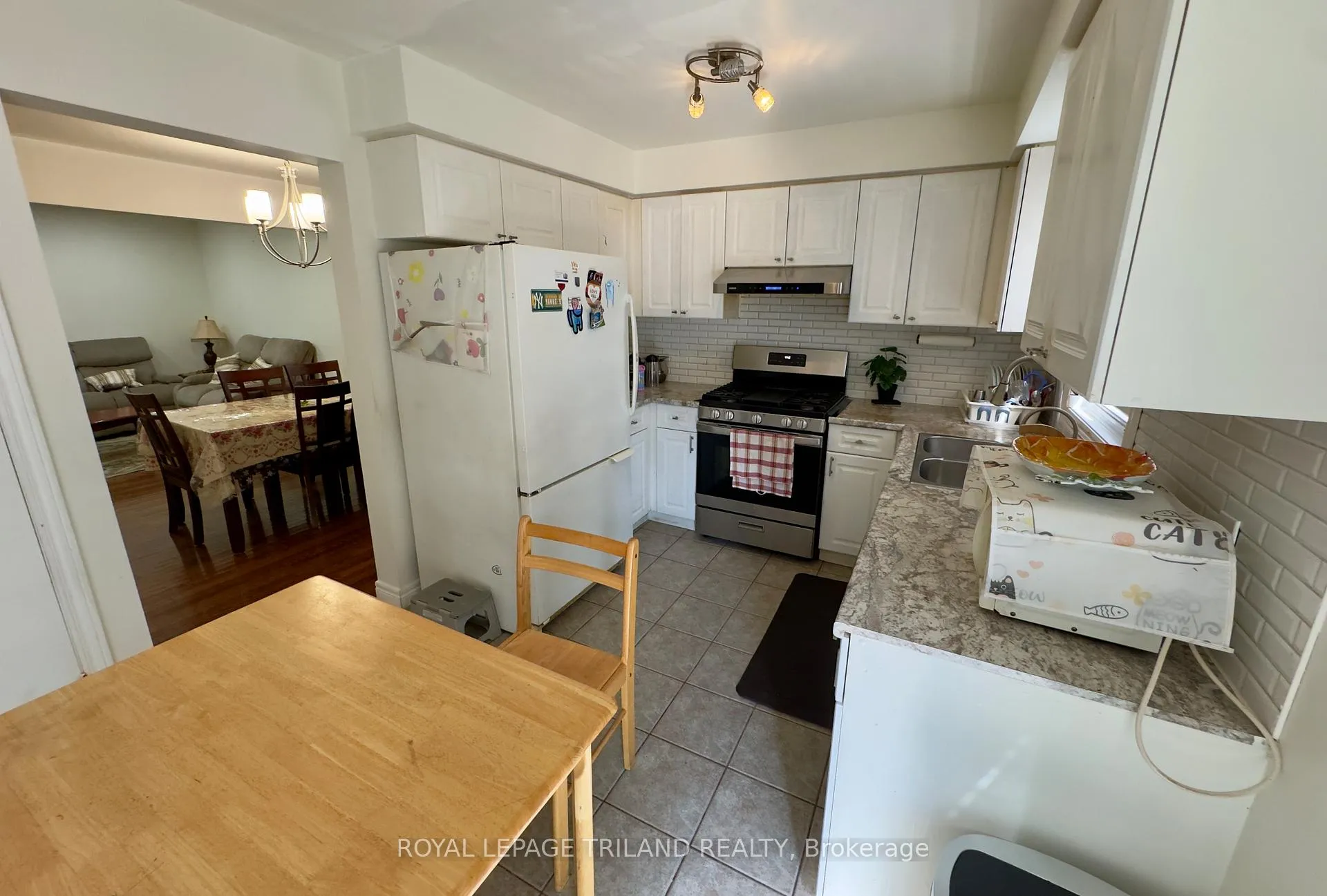 Photo 6 of 82 Meadowridge Road, London, North M — HOMEH
