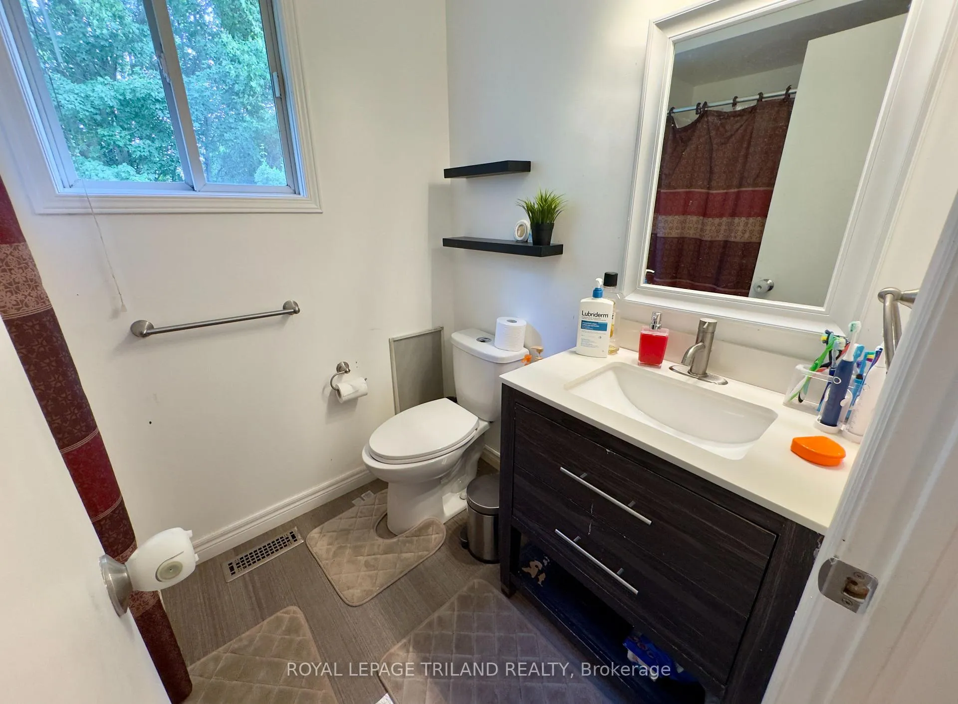 Photo 11 of 82 Meadowridge Road, London, North M — HOMEH