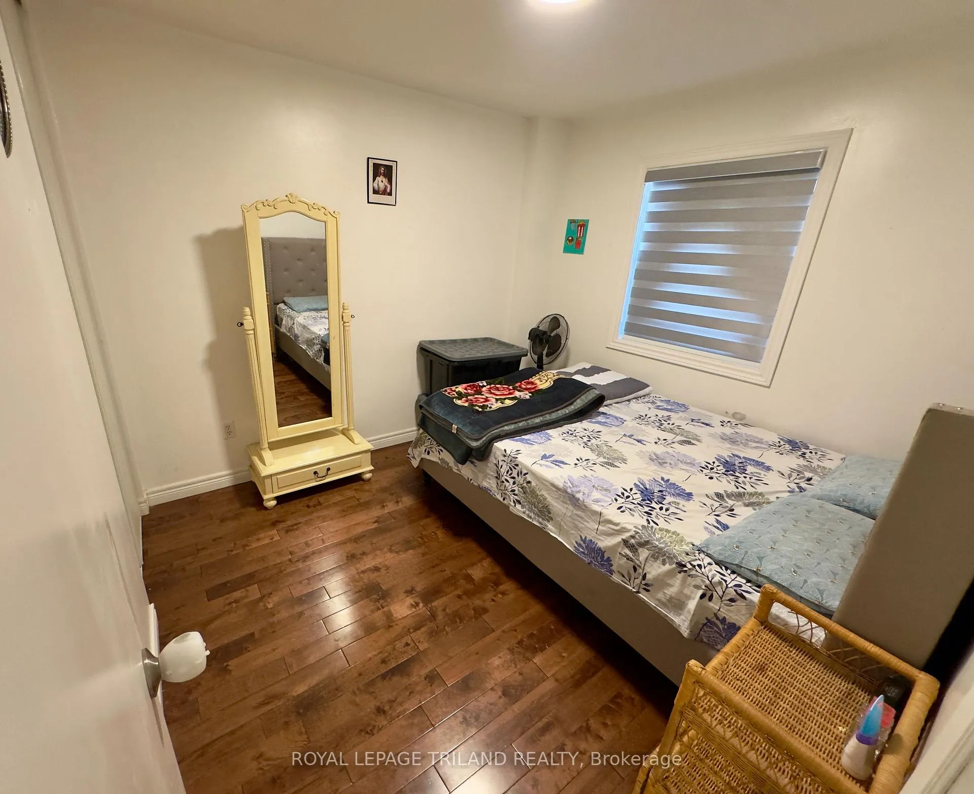 Photo 13 of 82 Meadowridge Road, London, North M — HOMEH