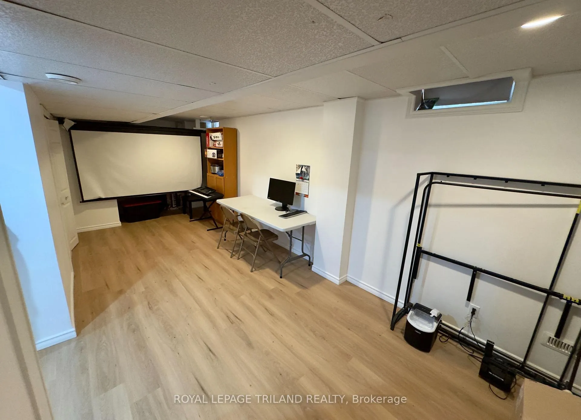 Photo 14 of 82 Meadowridge Road, London, North M — HOMEH