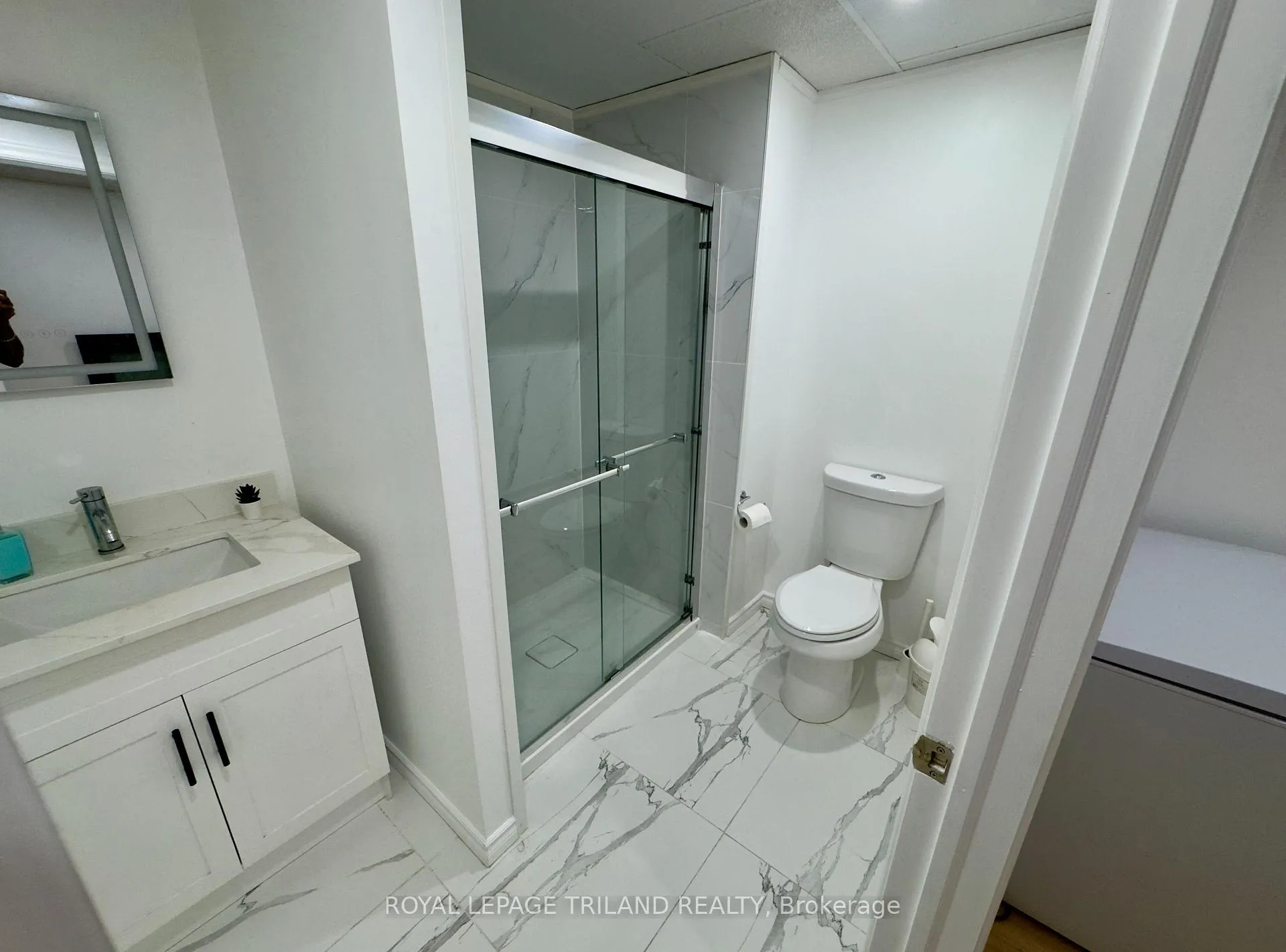 Photo 15 of 82 Meadowridge Road, London, North M — HOMEH