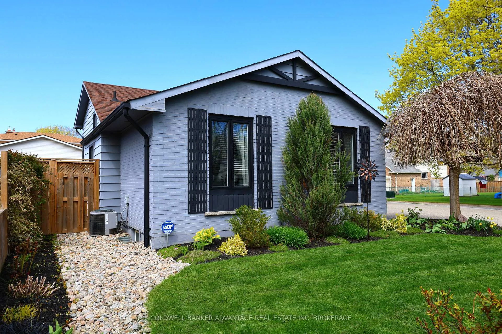 Photo 3 of 29 Willcher Drive, St. Catharines, Lakeshore — HOMEH