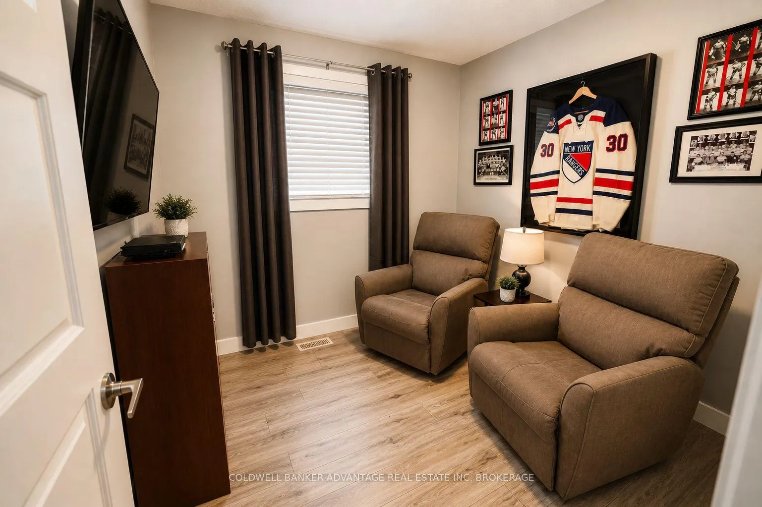 Photo 10 of 29 Willcher Drive, St. Catharines, Lakeshore — HOMEH