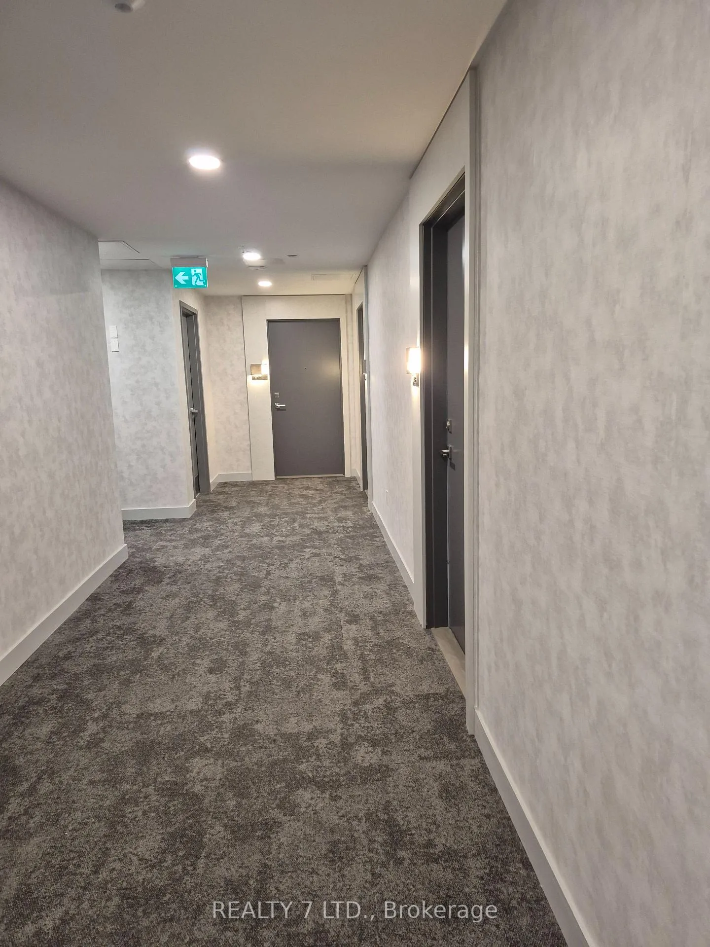 Photo 6 of Unit 1403, 705 Davis Drive, Newmarket, Huron Heights-Leslie Valley — HOMEH