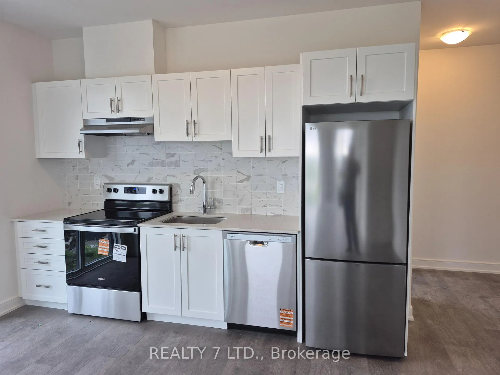 Photo 13 of Unit 1403, 705 Davis Drive, Newmarket, Huron Heights-Leslie Valley — HOMEH