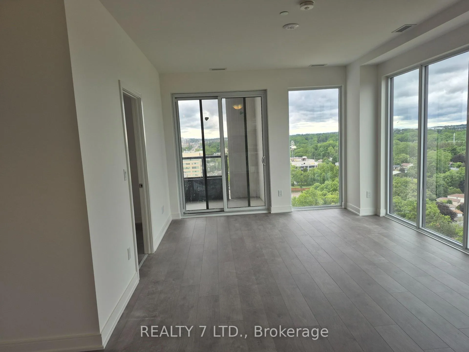 Photo 14 of Unit 1403, 705 Davis Drive, Newmarket, Huron Heights-Leslie Valley — HOMEH