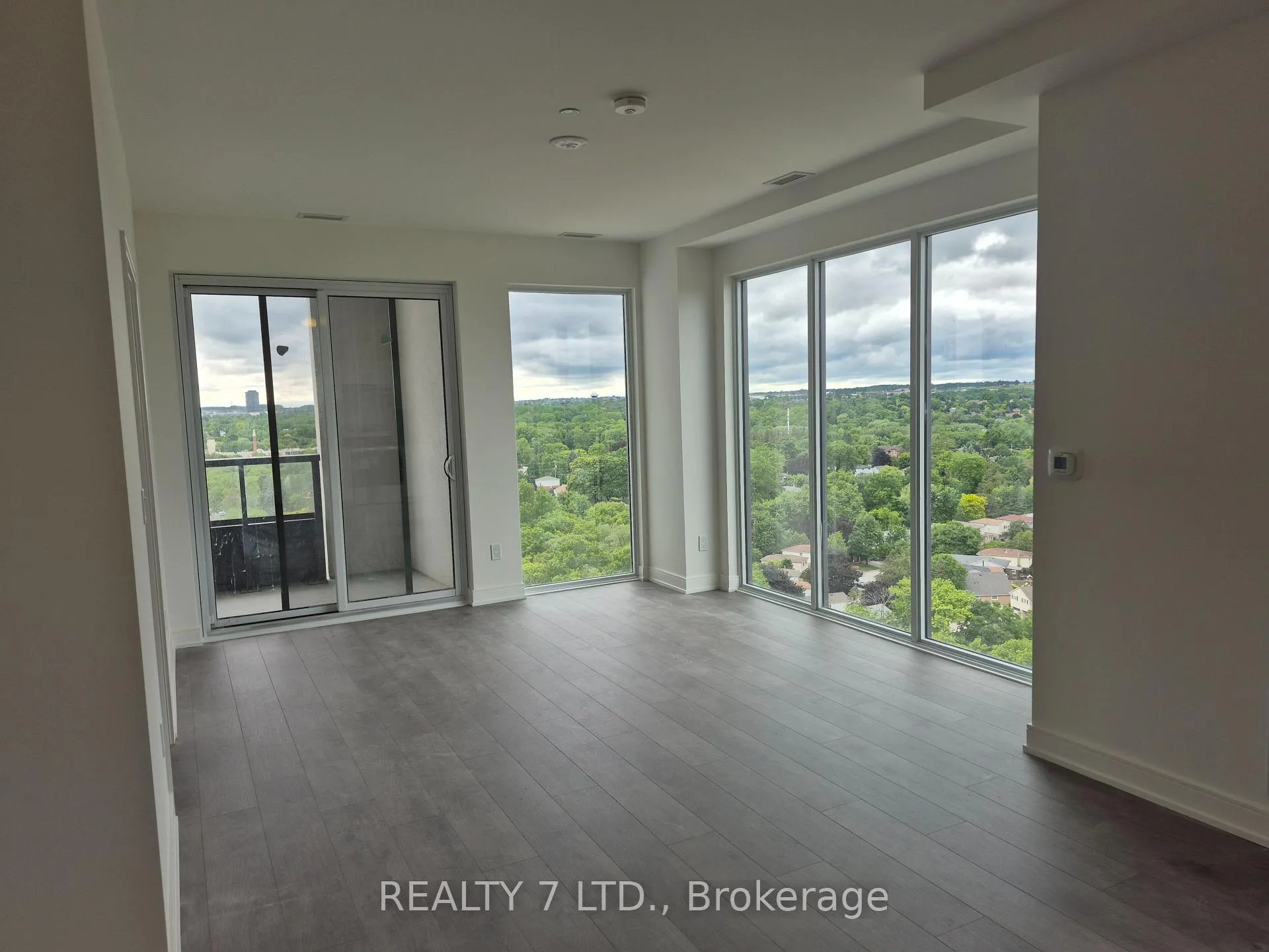 Photo 15 of Unit 1403, 705 Davis Drive, Newmarket, Huron Heights-Leslie Valley — HOMEH
