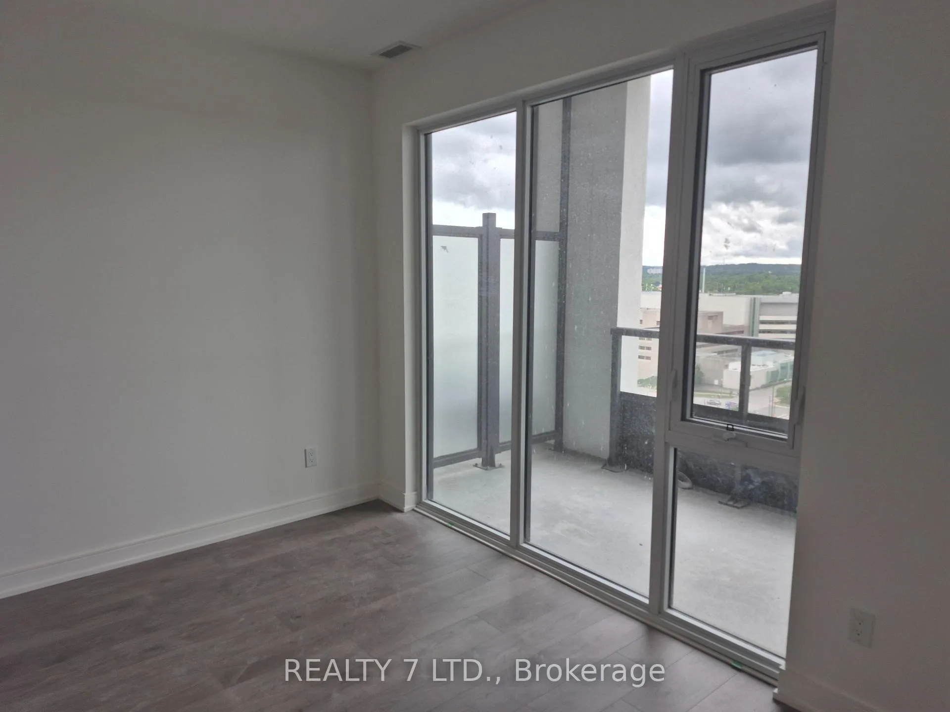 Photo 17 of Unit 1403, 705 Davis Drive, Newmarket, Huron Heights-Leslie Valley — HOMEH