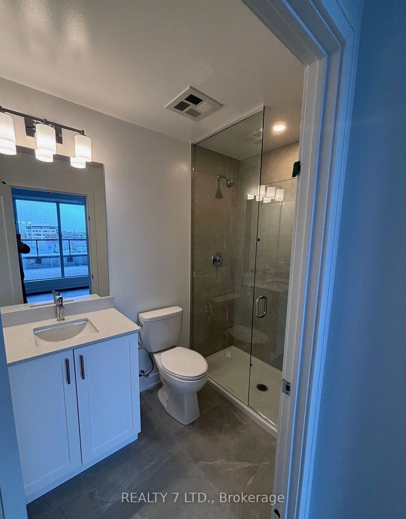 Photo 18 of Unit 1403, 705 Davis Drive, Newmarket, Huron Heights-Leslie Valley — HOMEH