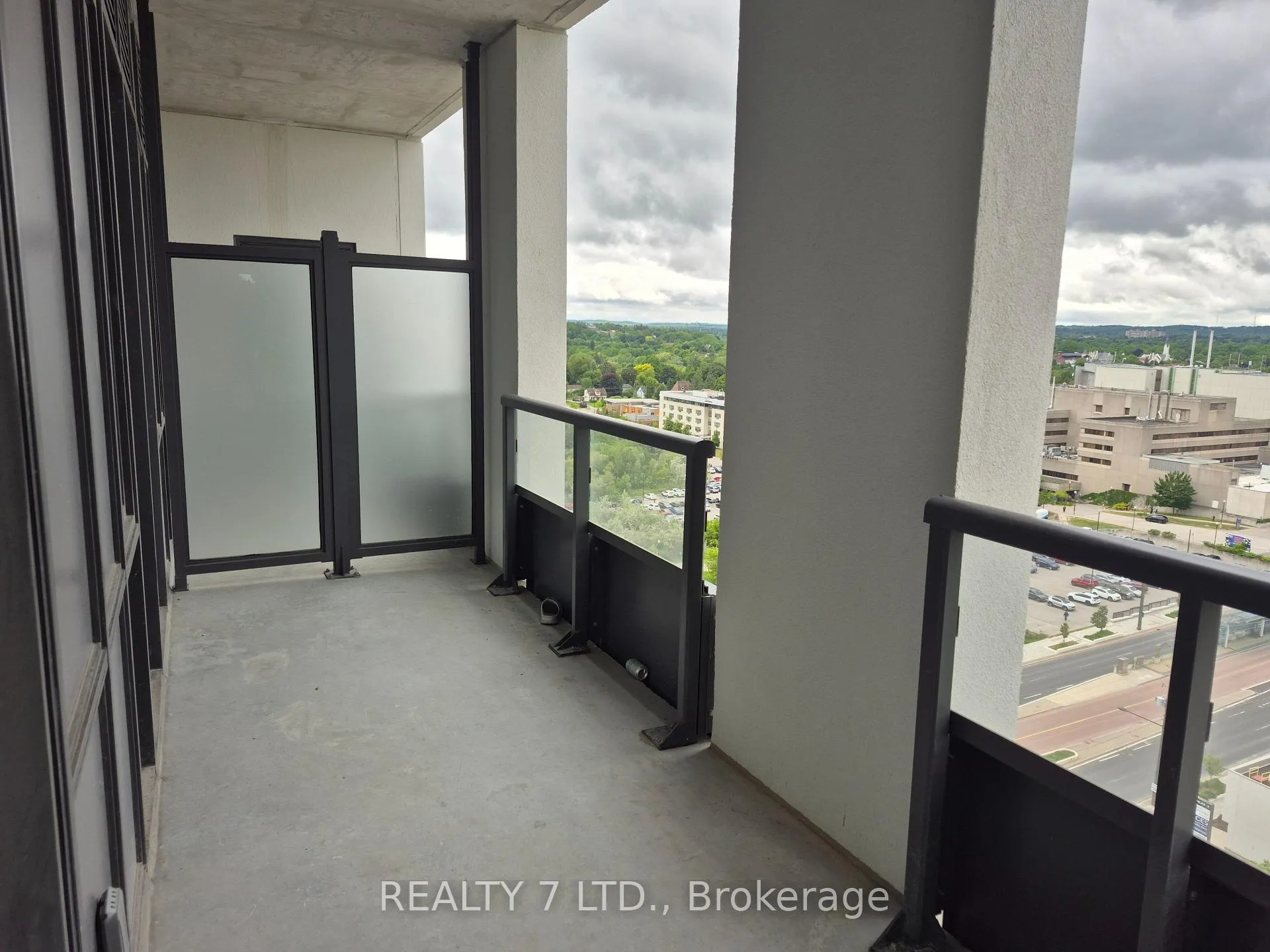 Photo 19 of Unit 1403, 705 Davis Drive, Newmarket, Huron Heights-Leslie Valley — HOMEH