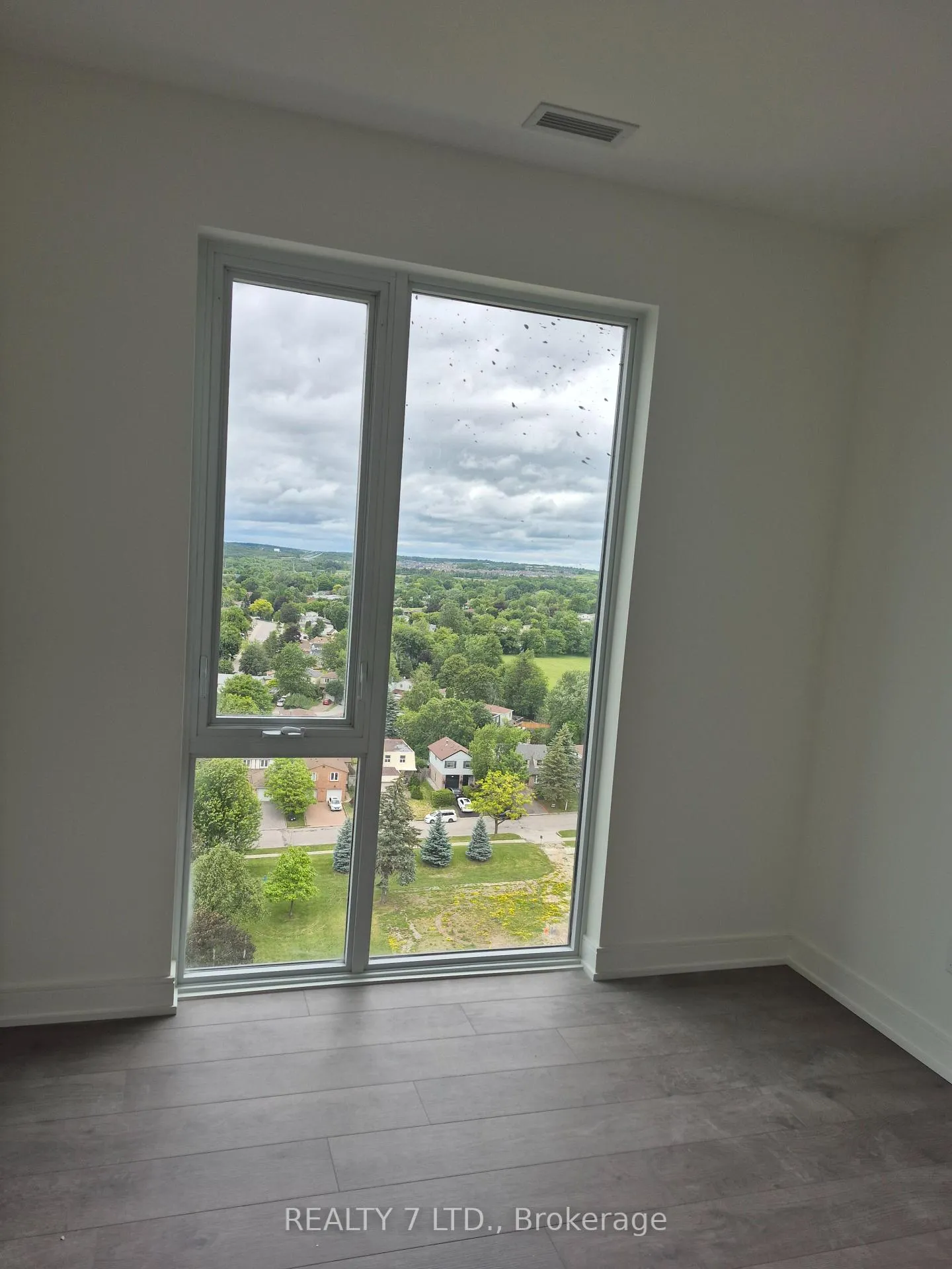 Photo 21 of Unit 1403, 705 Davis Drive, Newmarket, Huron Heights-Leslie Valley — HOMEH