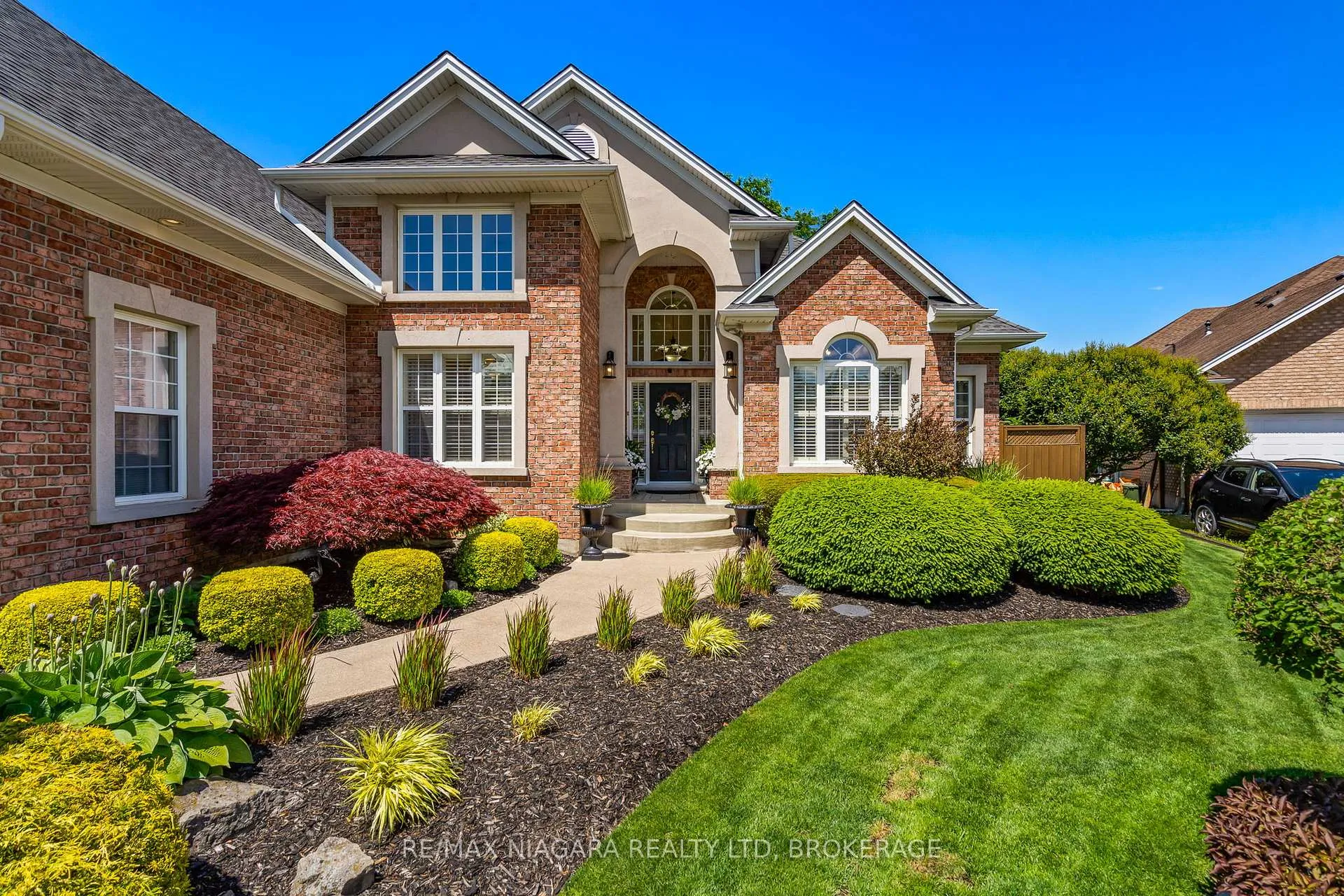 Photo 2 of 6301 Emma Street, Niagara Falls, Stamford — HOMEH
