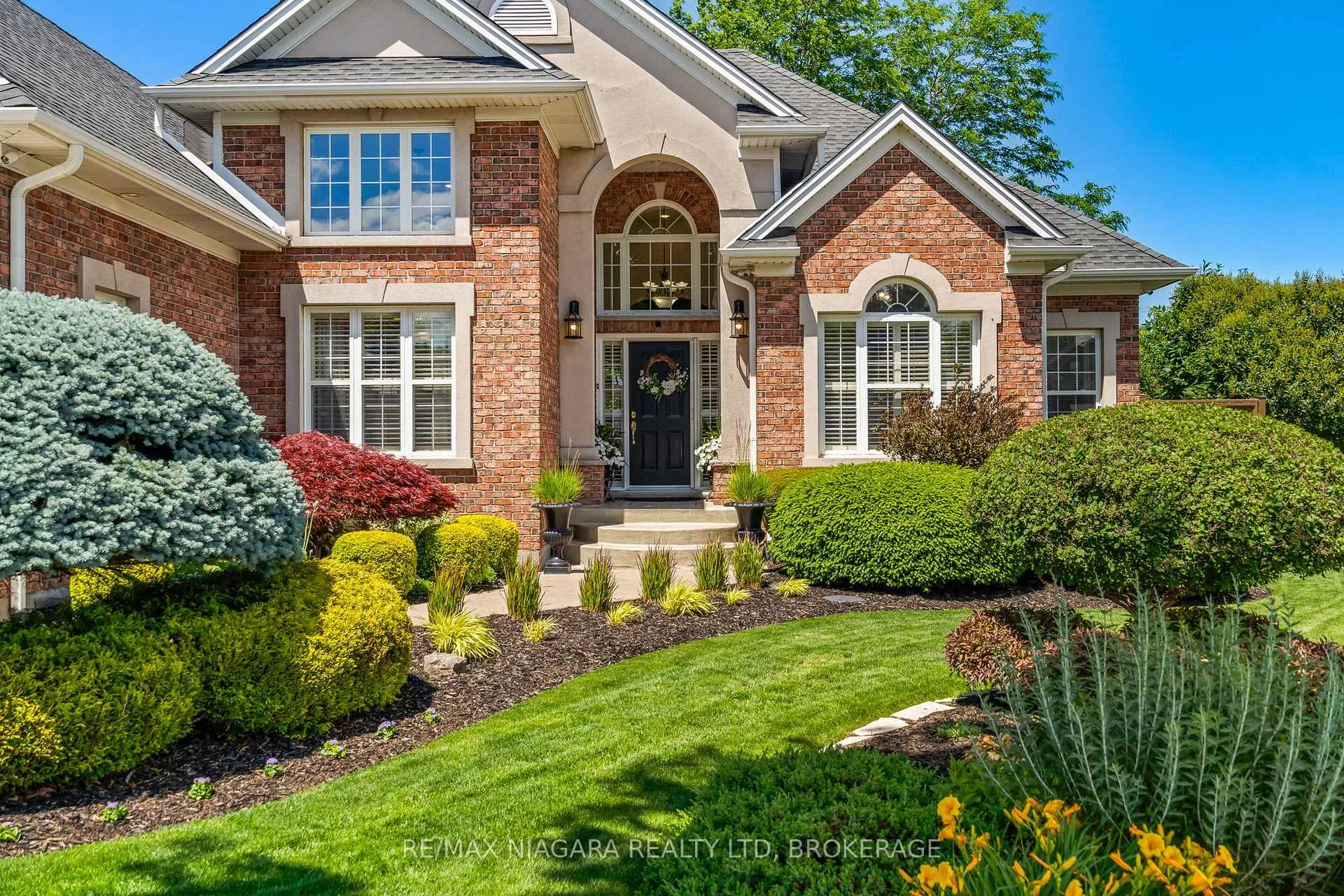 Photo 4 of 6301 Emma Street, Niagara Falls, Stamford — HOMEH