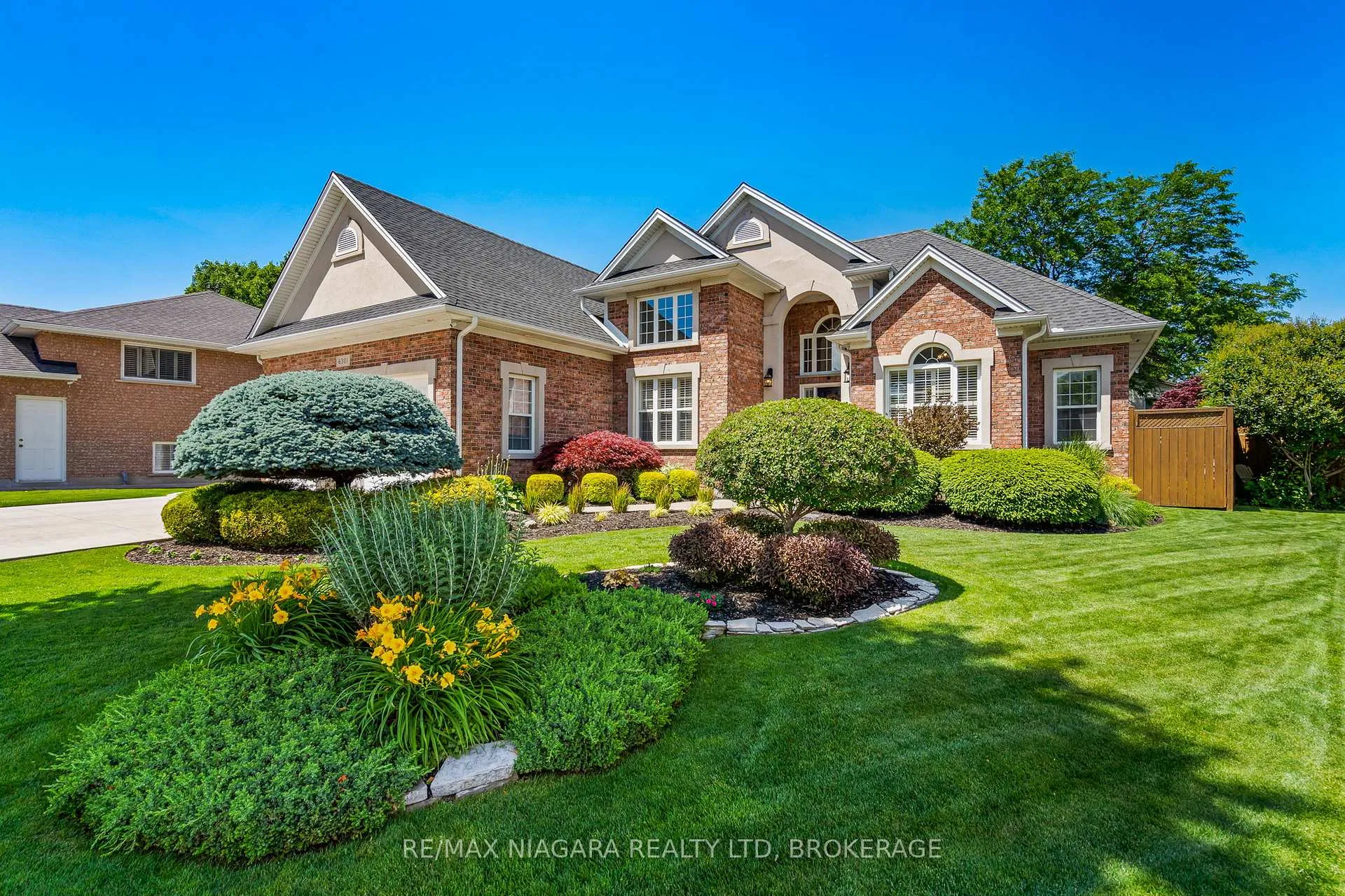 Photo 5 of 6301 Emma Street, Niagara Falls, Stamford — HOMEH