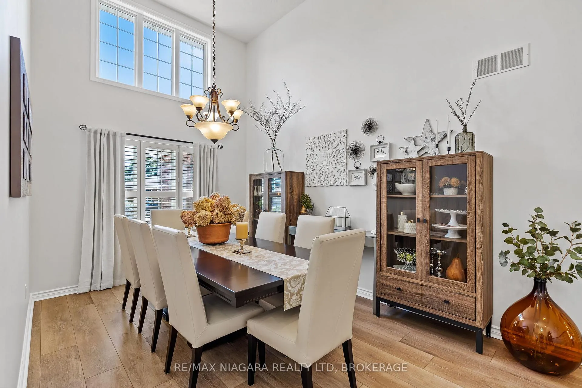 Photo 10 of 6301 Emma Street, Niagara Falls, Stamford — HOMEH