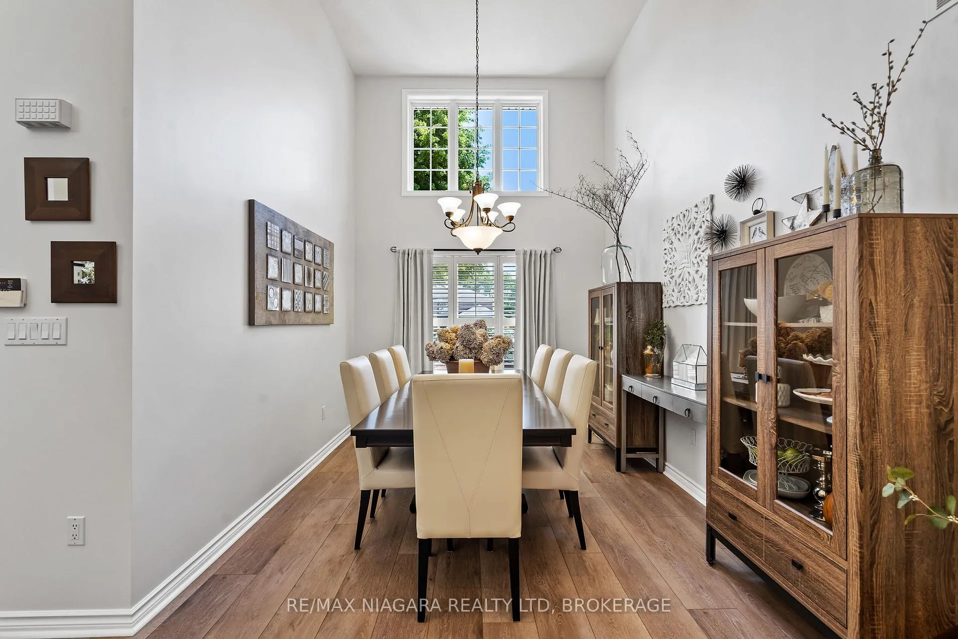 Photo 11 of 6301 Emma Street, Niagara Falls, Stamford — HOMEH