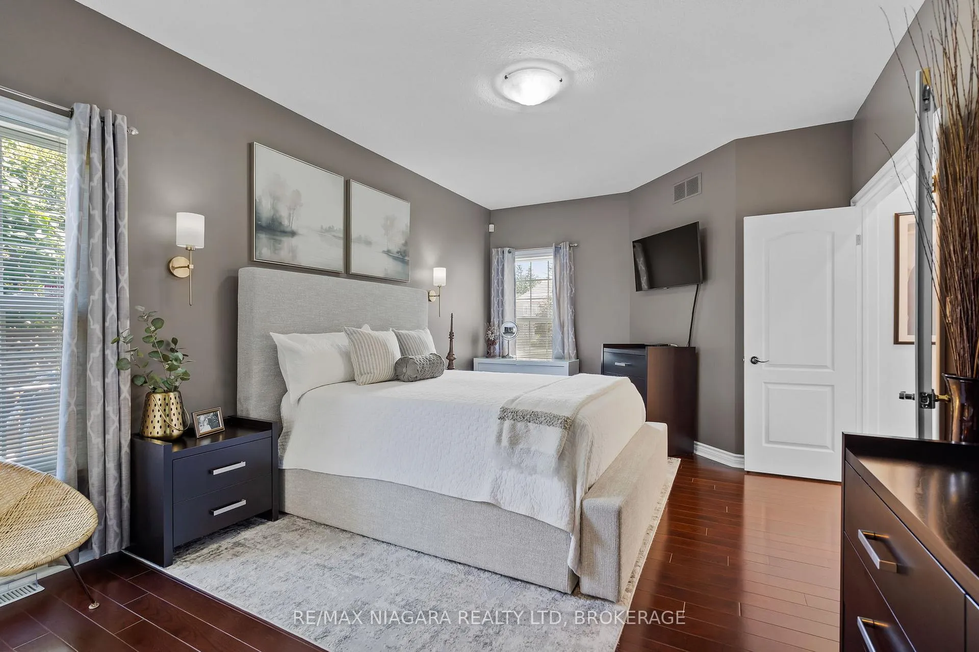 Photo 16 of 6301 Emma Street, Niagara Falls, Stamford — HOMEH