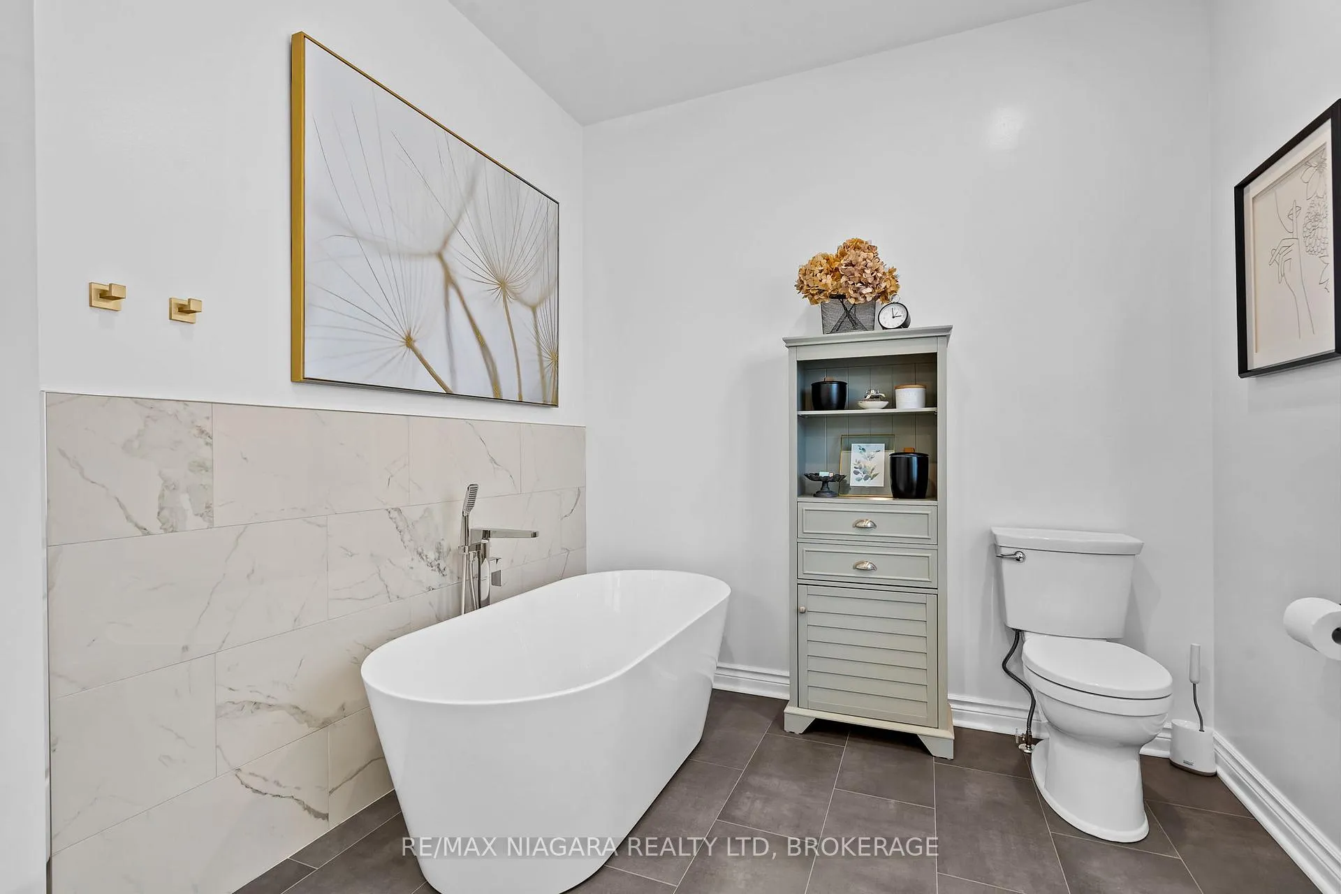 Photo 19 of 6301 Emma Street, Niagara Falls, Stamford — HOMEH
