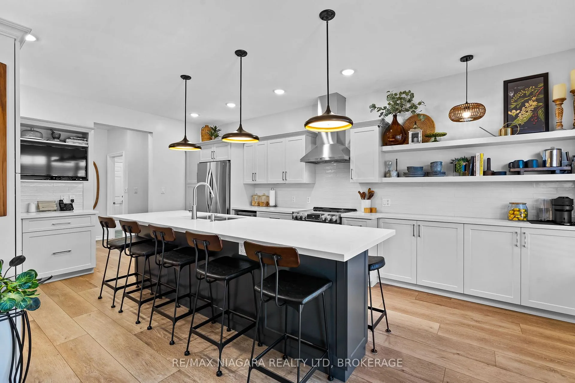 Photo 24 of 6301 Emma Street, Niagara Falls, Stamford — HOMEH