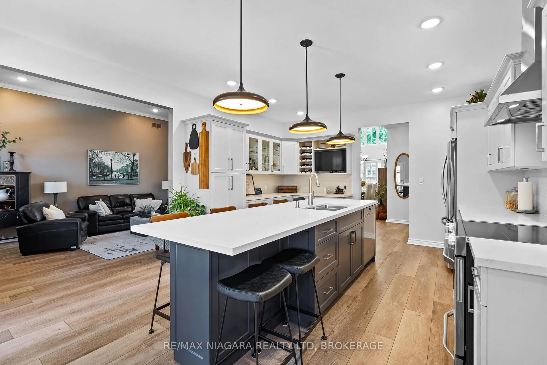 Photo 25 of 6301 Emma Street, Niagara Falls, Stamford — HOMEH