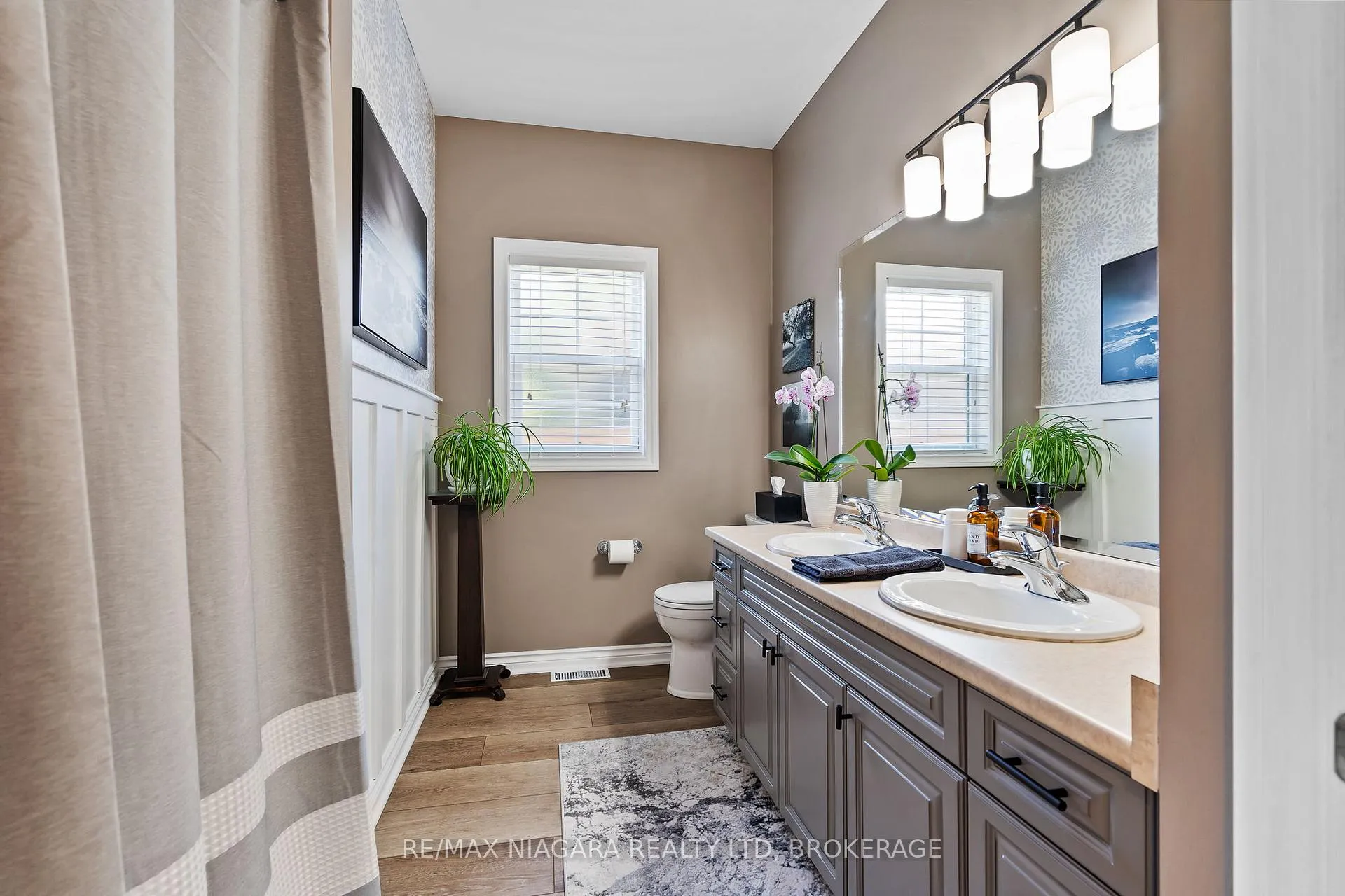 Photo 29 of 6301 Emma Street, Niagara Falls, Stamford — HOMEH