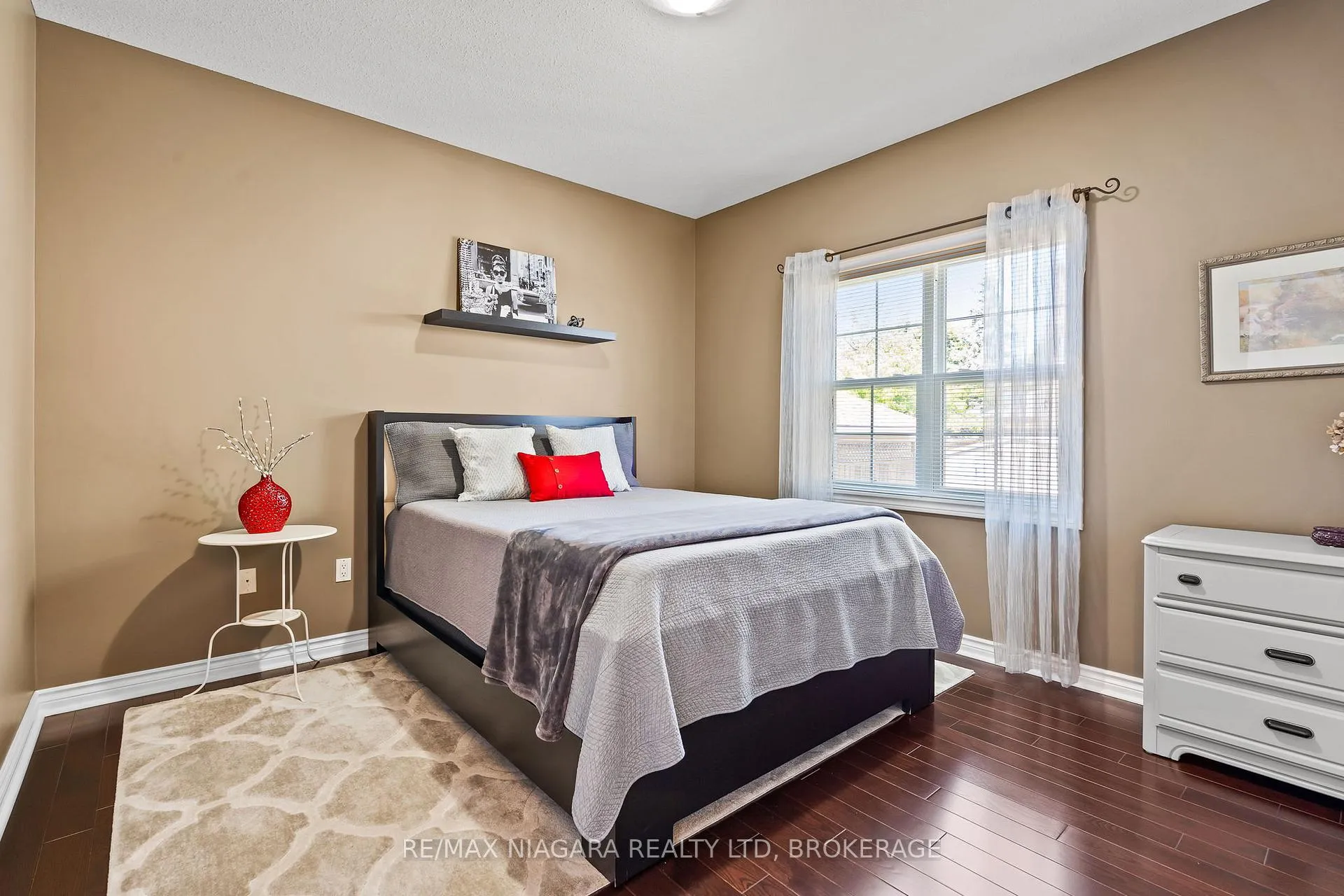 Photo 30 of 6301 Emma Street, Niagara Falls, Stamford — HOMEH