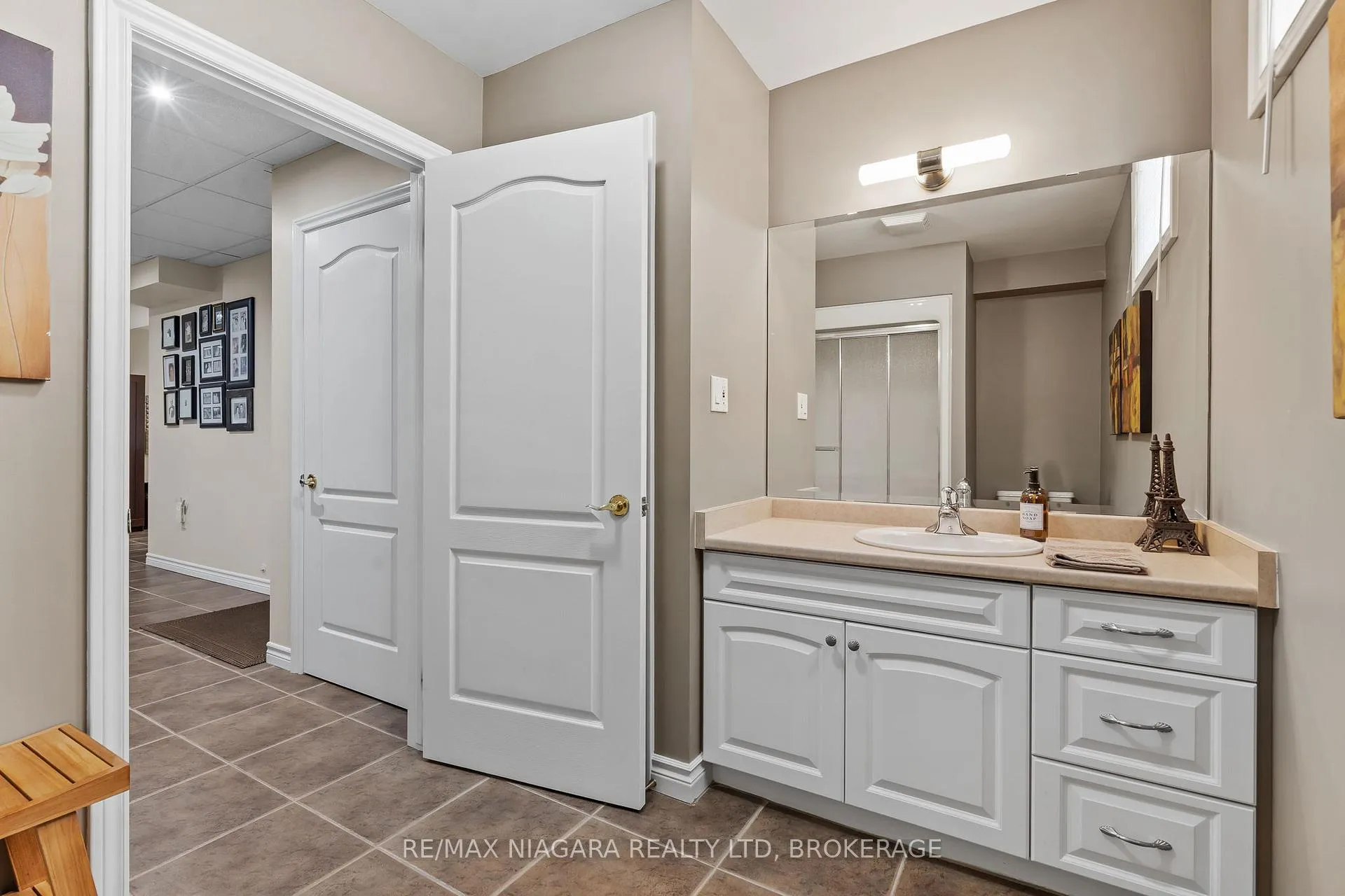 Photo 36 of 6301 Emma Street, Niagara Falls, Stamford — HOMEH
