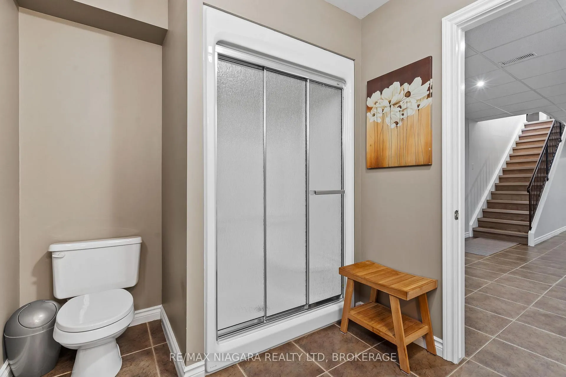 Photo 37 of 6301 Emma Street, Niagara Falls, Stamford — HOMEH
