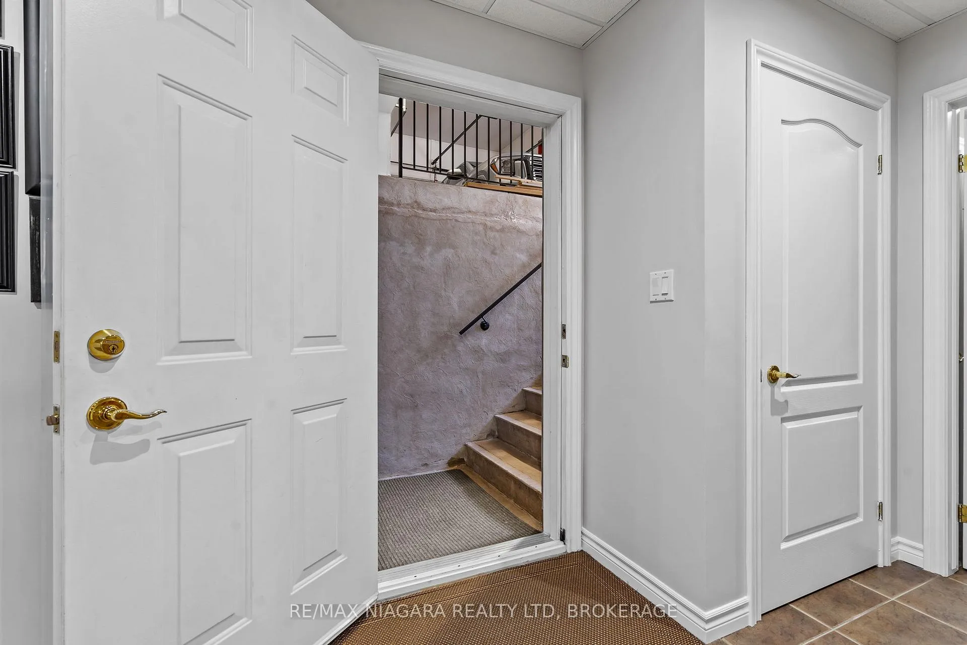 Photo 40 of 6301 Emma Street, Niagara Falls, Stamford — HOMEH