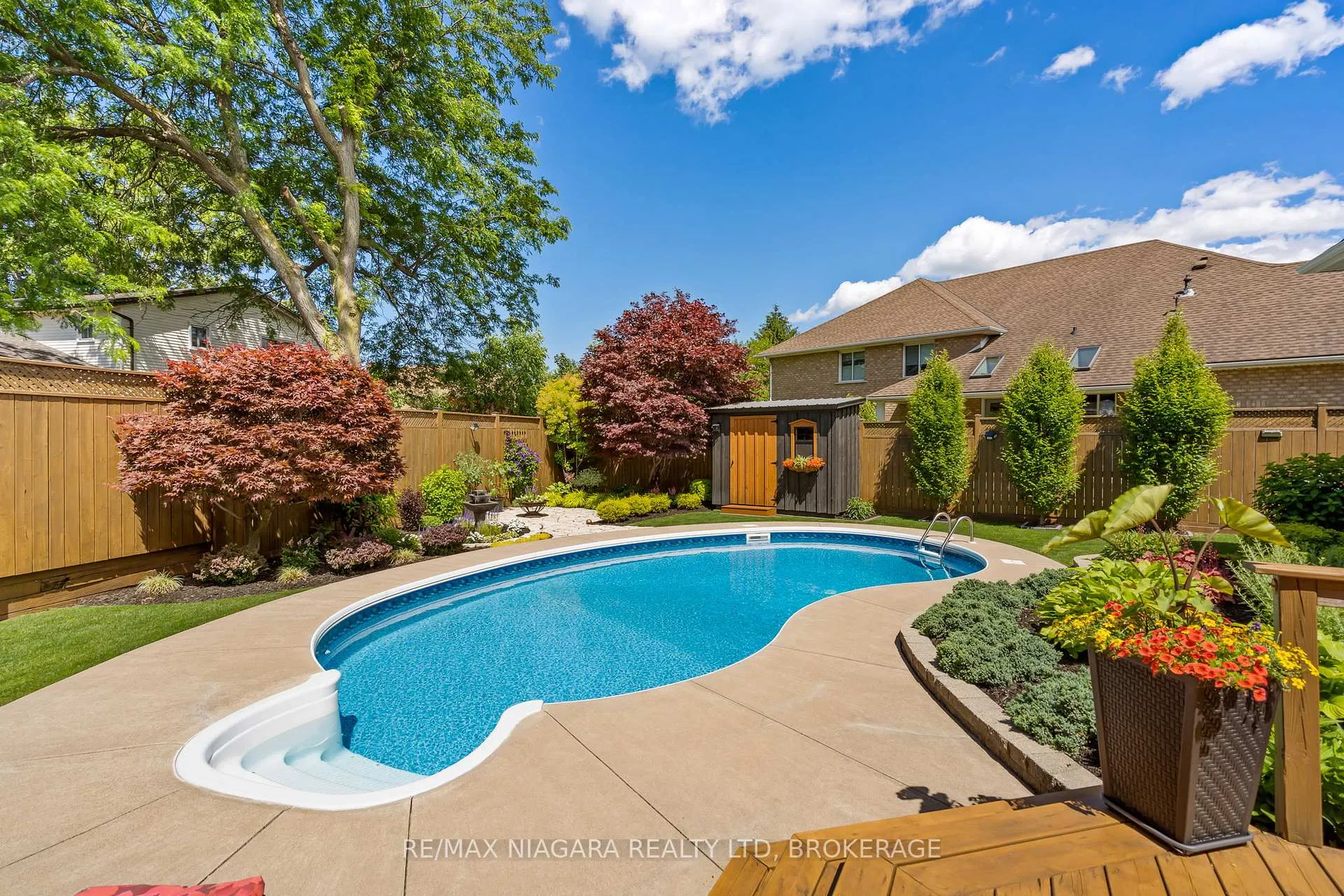 Photo 44 of 6301 Emma Street, Niagara Falls, Stamford — HOMEH