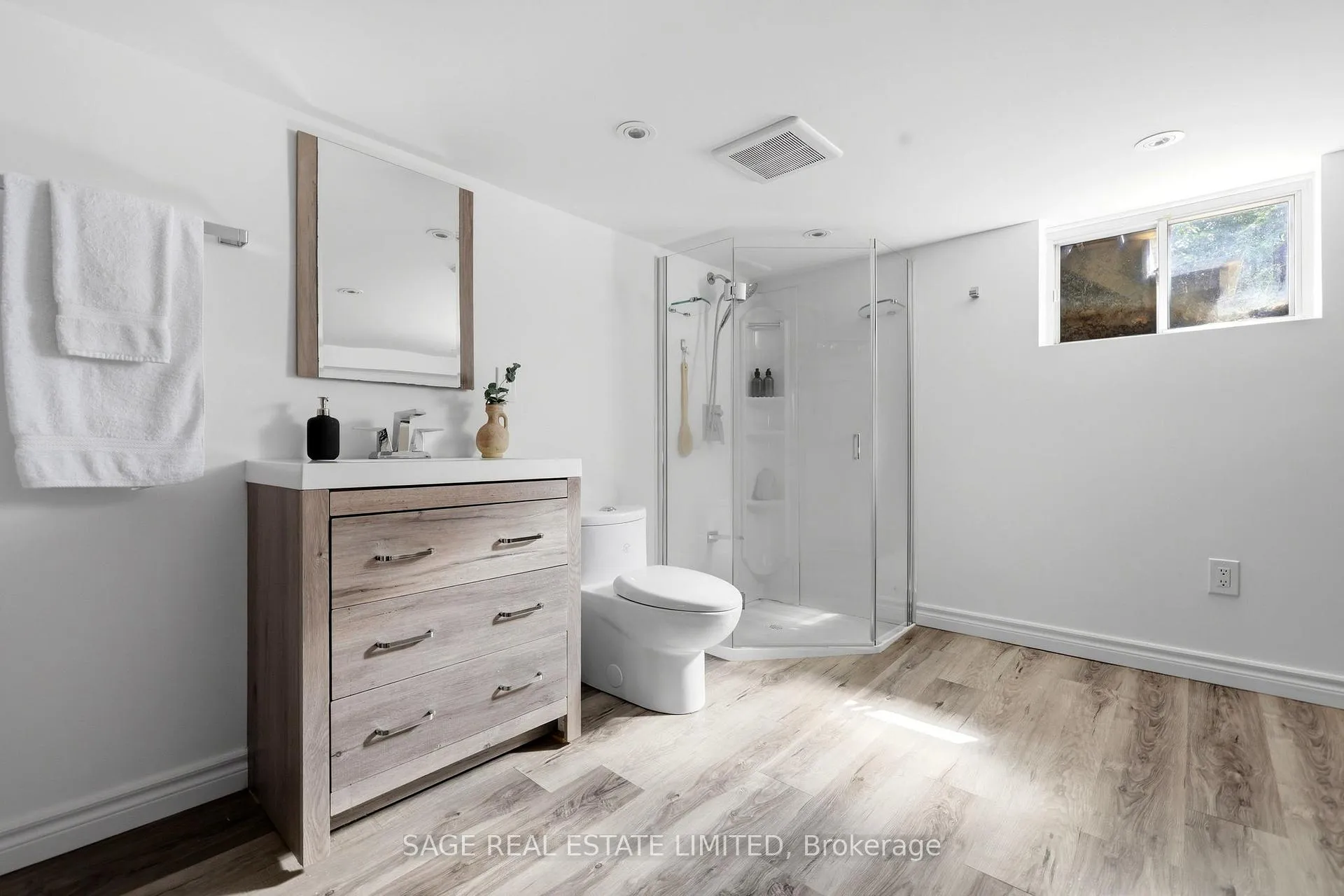 Photo 40 of 25 Lawlor Avenue, Toronto, East End-Danforth — HOMEH