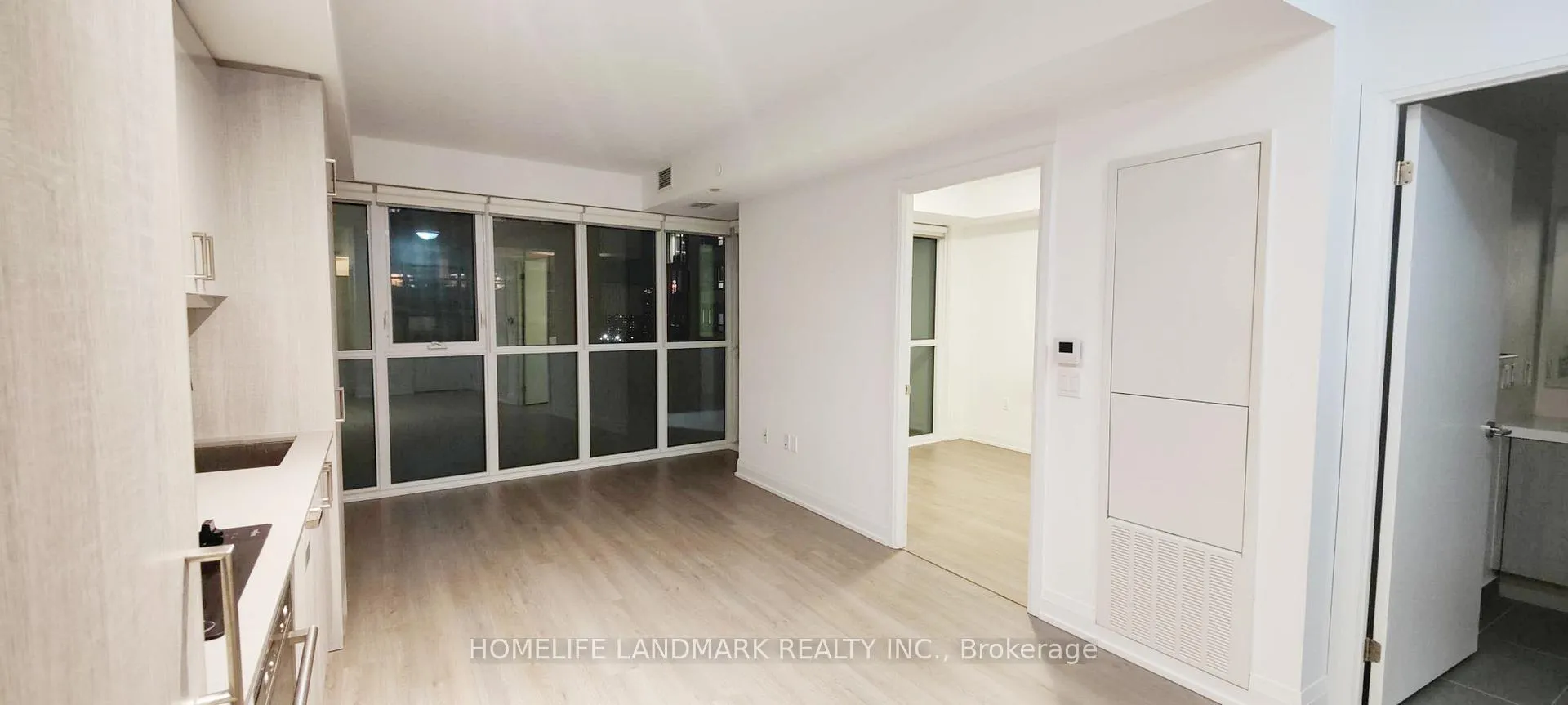 Photo 4 of Unit 1011, 77 Mutual Street, Toronto, Church-Yonge Corridor — HOMEH