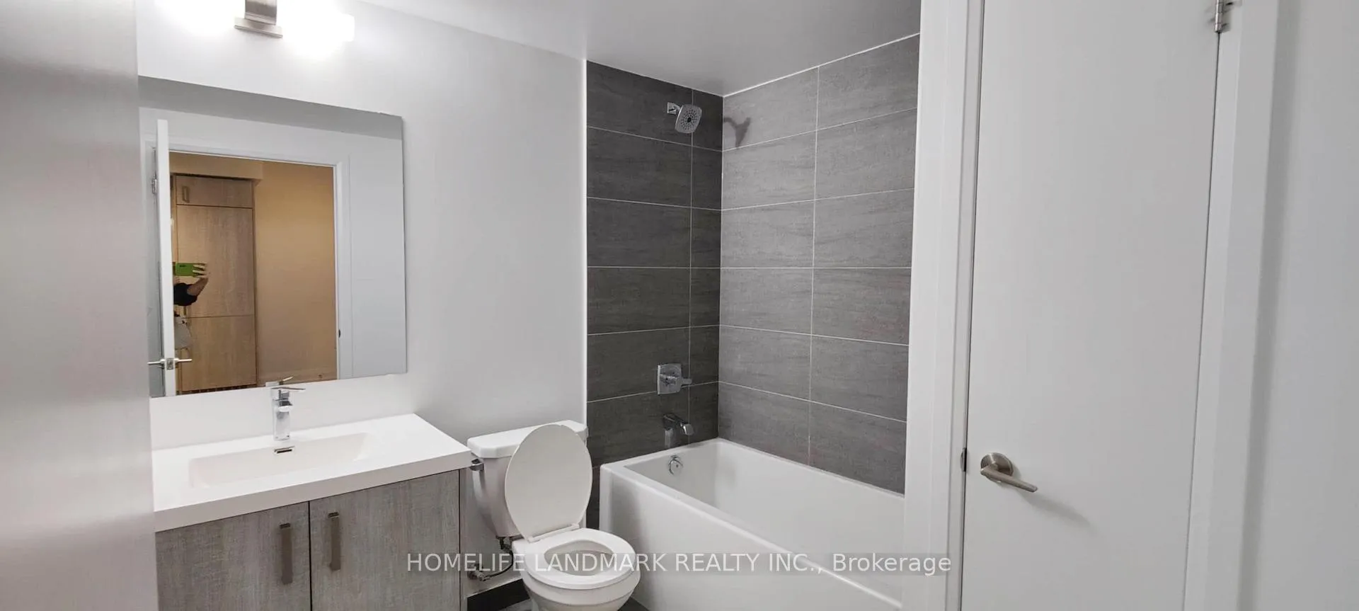 Photo 5 of Unit 1011, 77 Mutual Street, Toronto, Church-Yonge Corridor — HOMEH