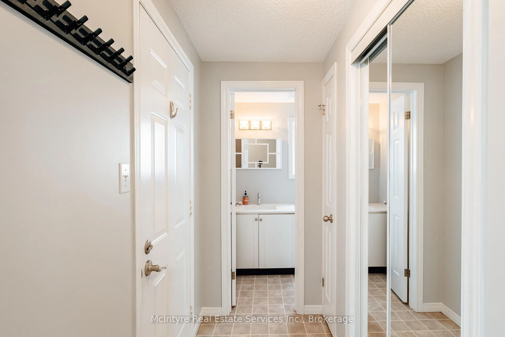 Photo 4 of 560 Penny Lane, Waterloo — HOMEH